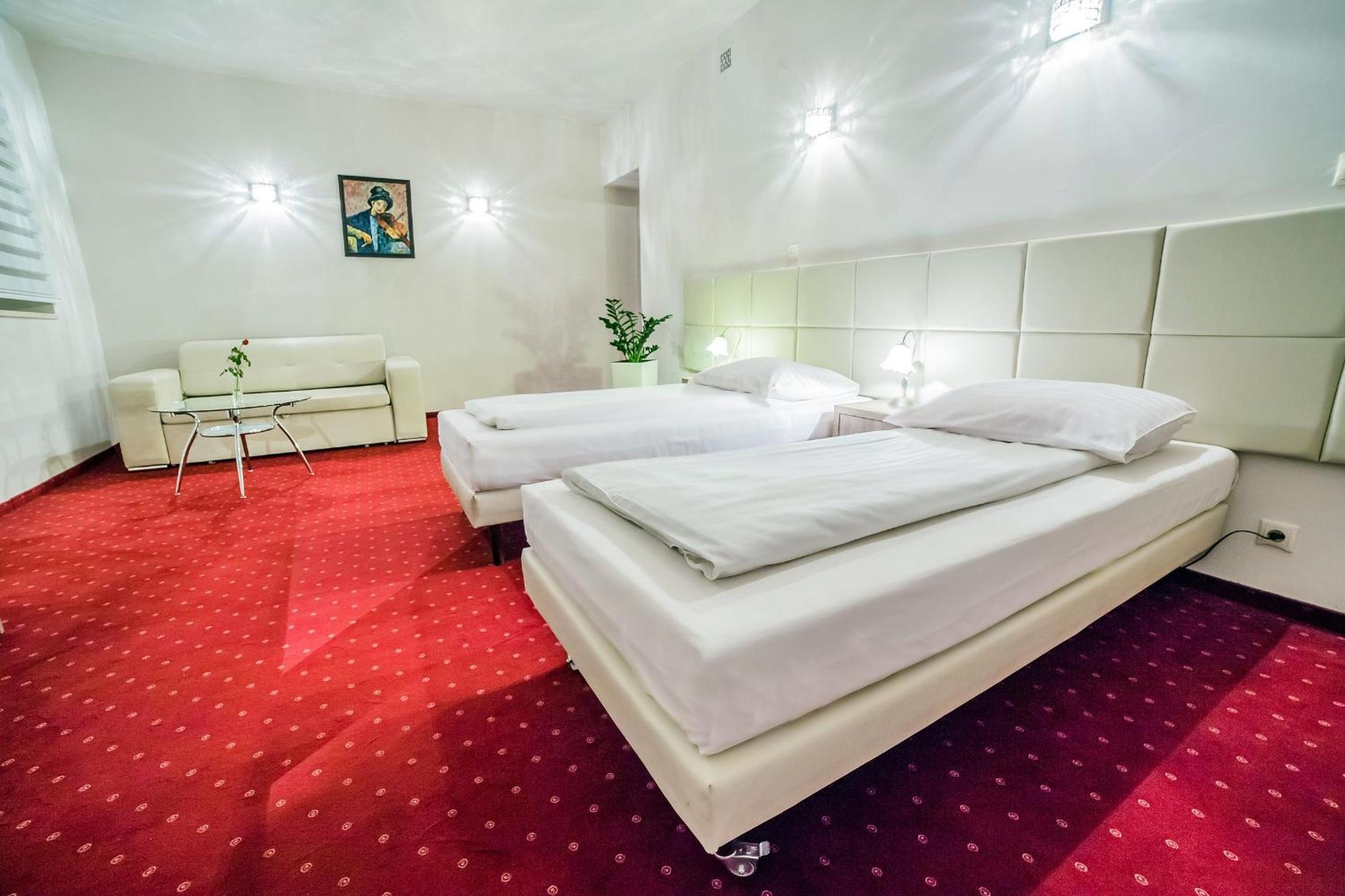 Deluxe Family Room - Photo 1