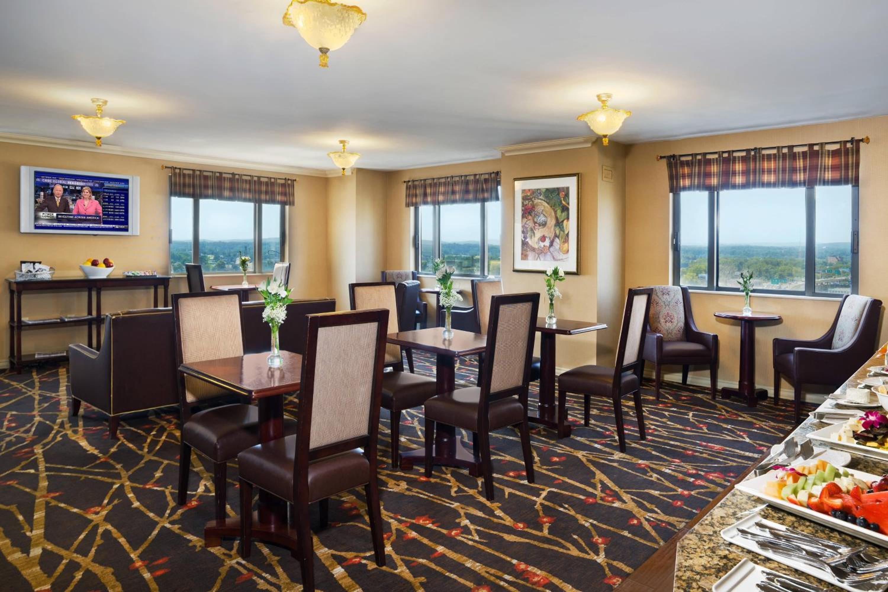 Suite, 1 King, City view, Corner room, High floor, Whirlpool