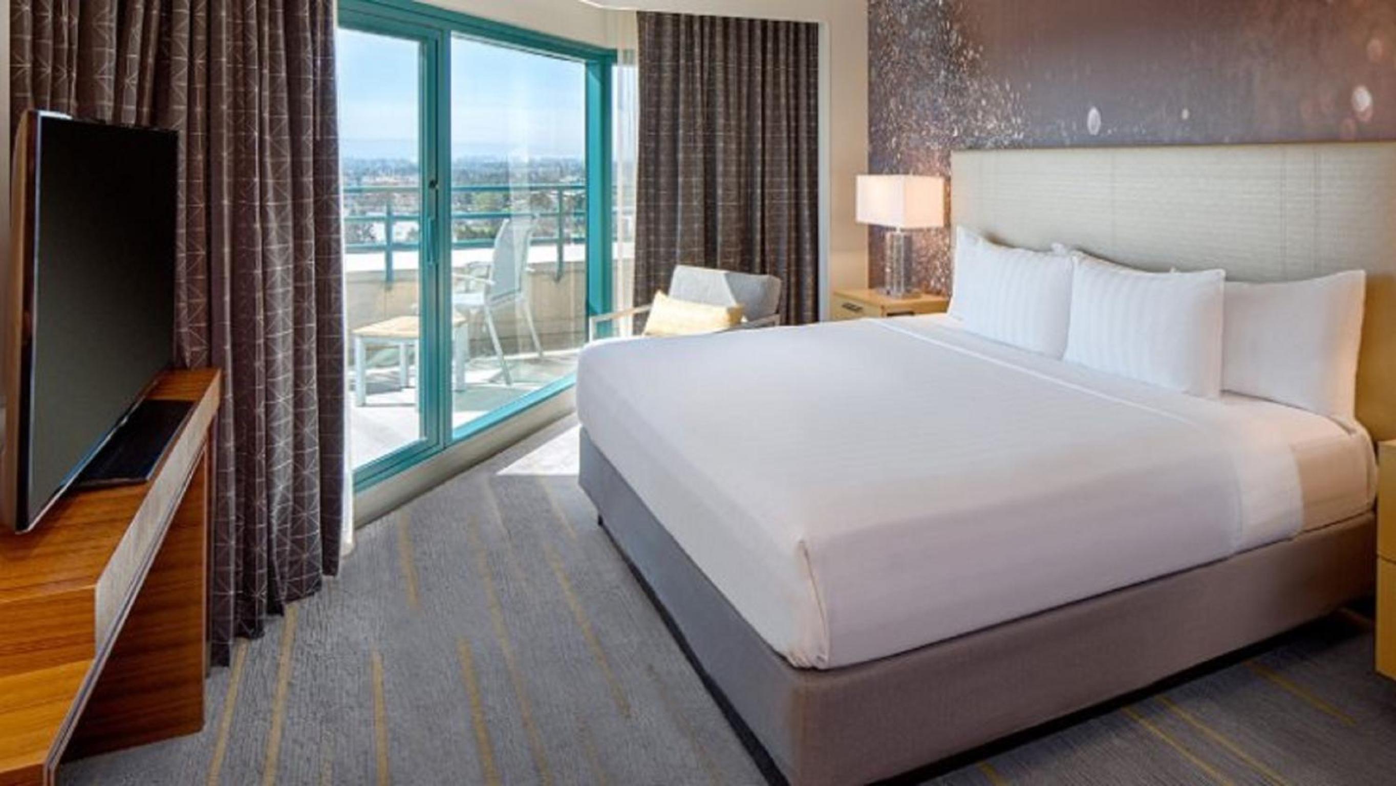 King Room with Balcony - Photo 1