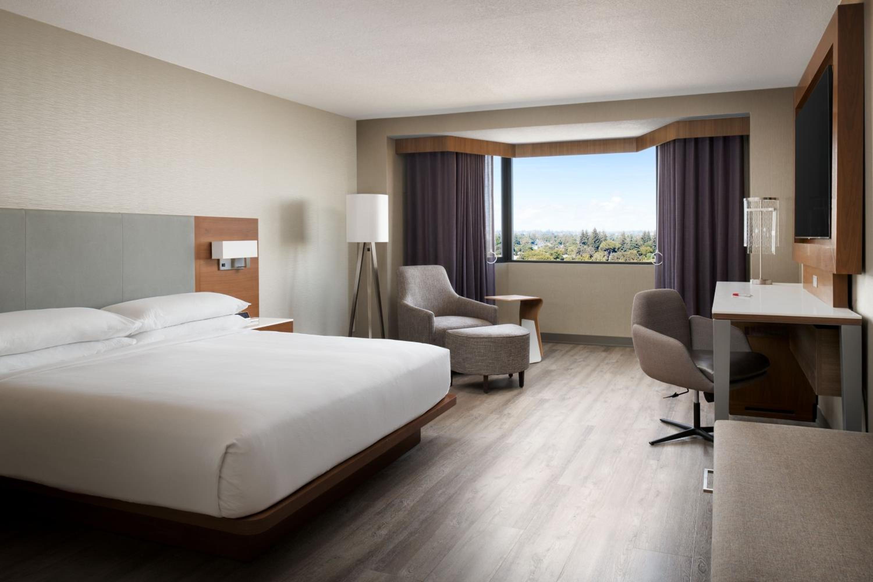 1 King Bed, Concierge Lounge Access, High Floor, Guest Room