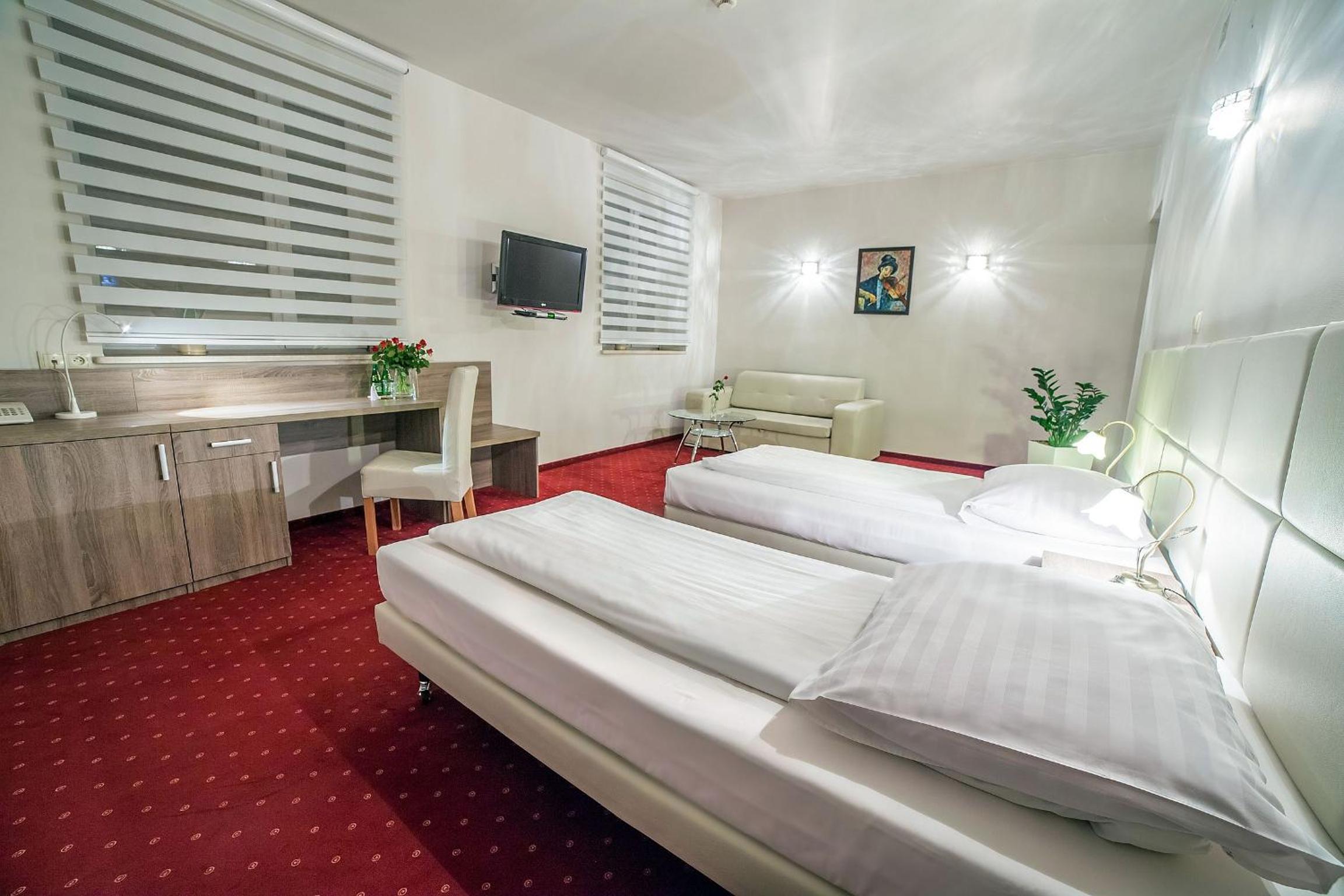 Deluxe Family Room - Photo 6