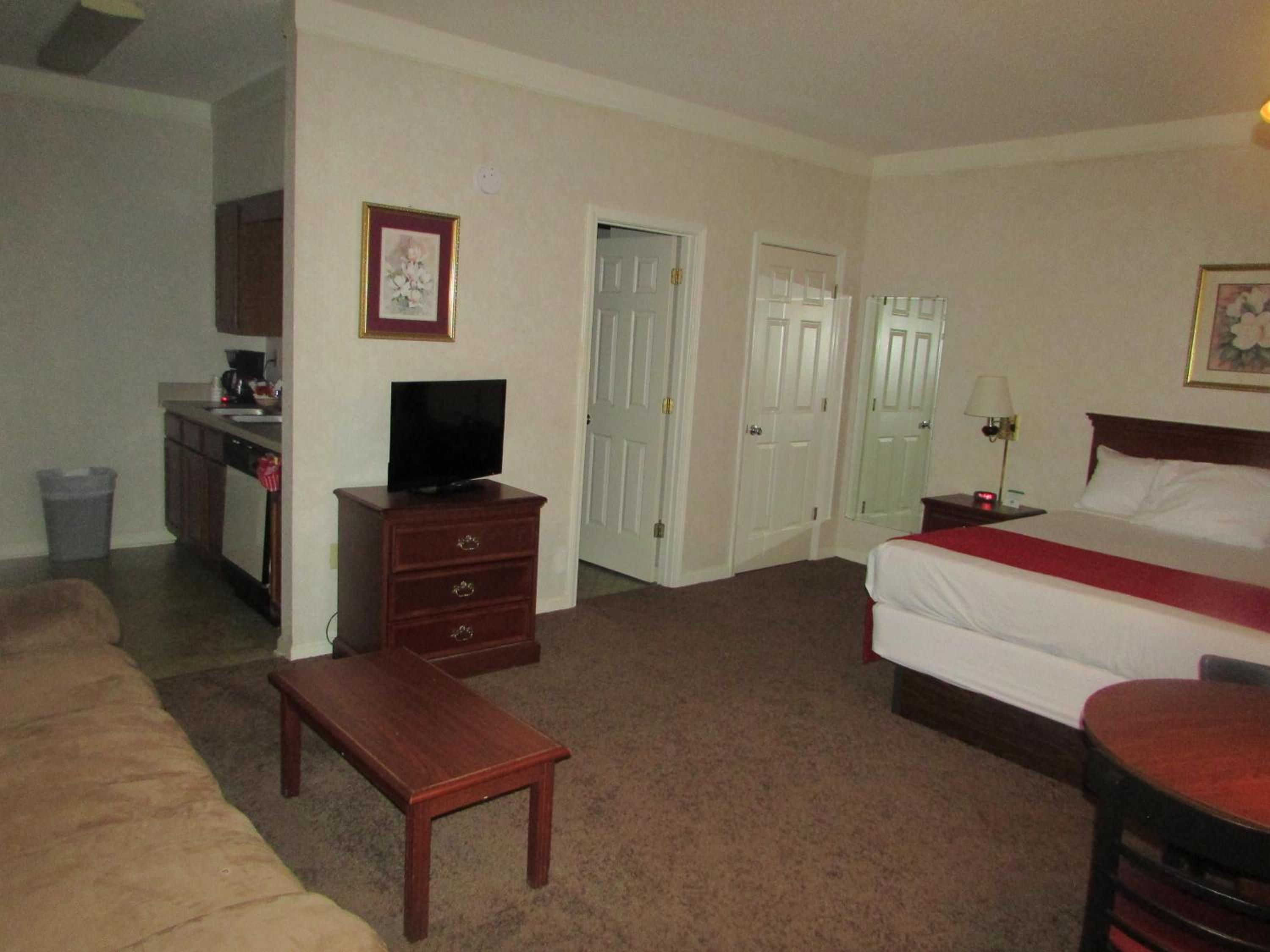 Suite - King Bed Non - Smoking photo 3