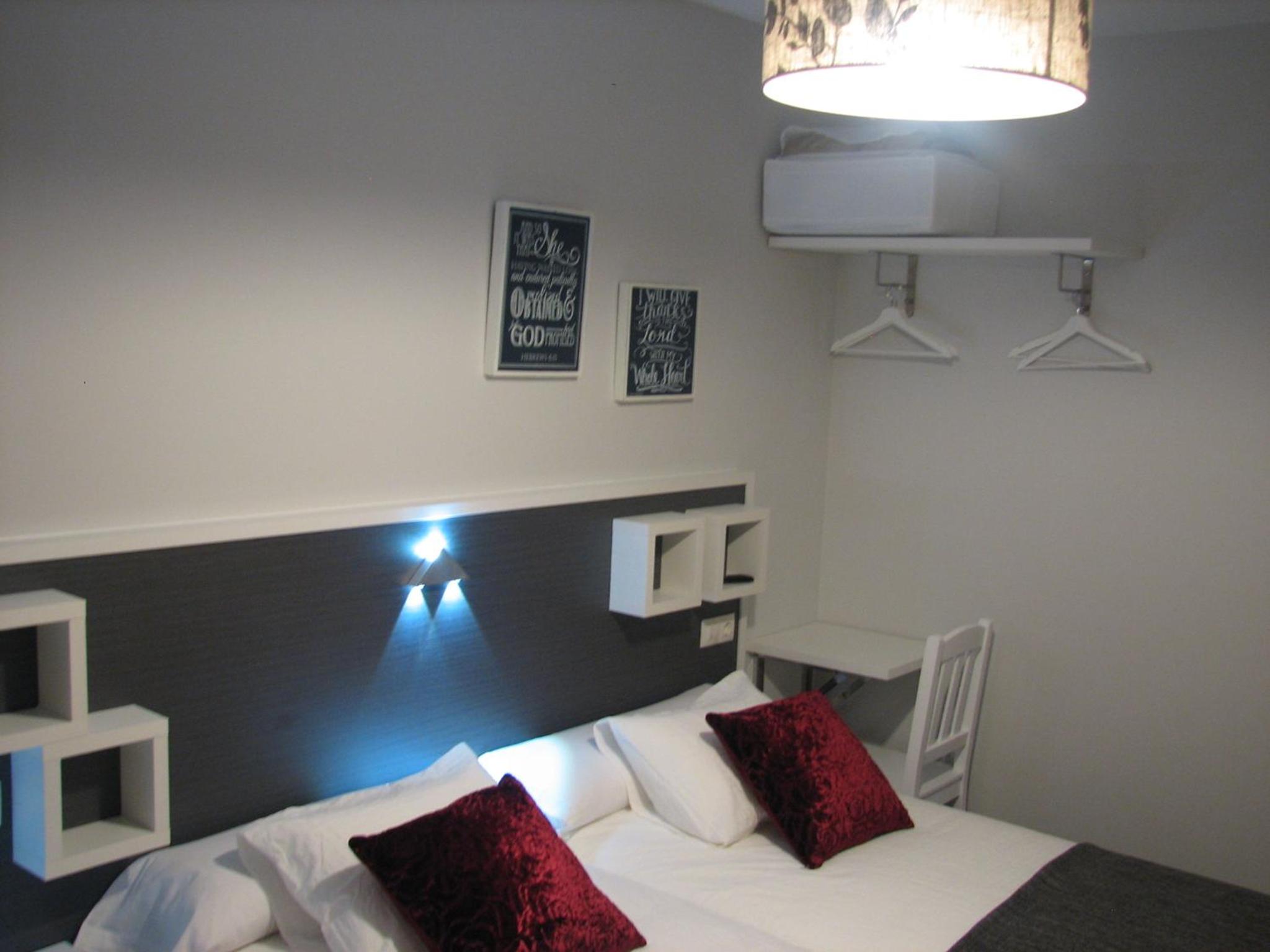 Triple Room with Private Bathroom photo 3
