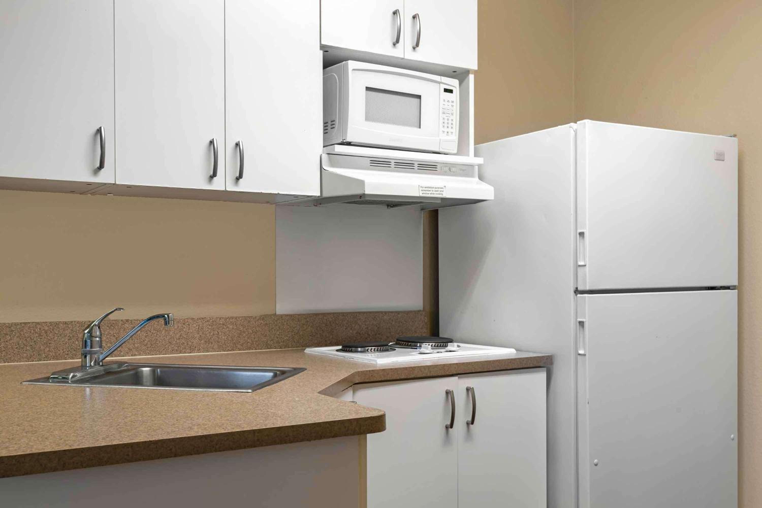 2 Full Beds | Non-Smoking, Kitchen - Photo 10