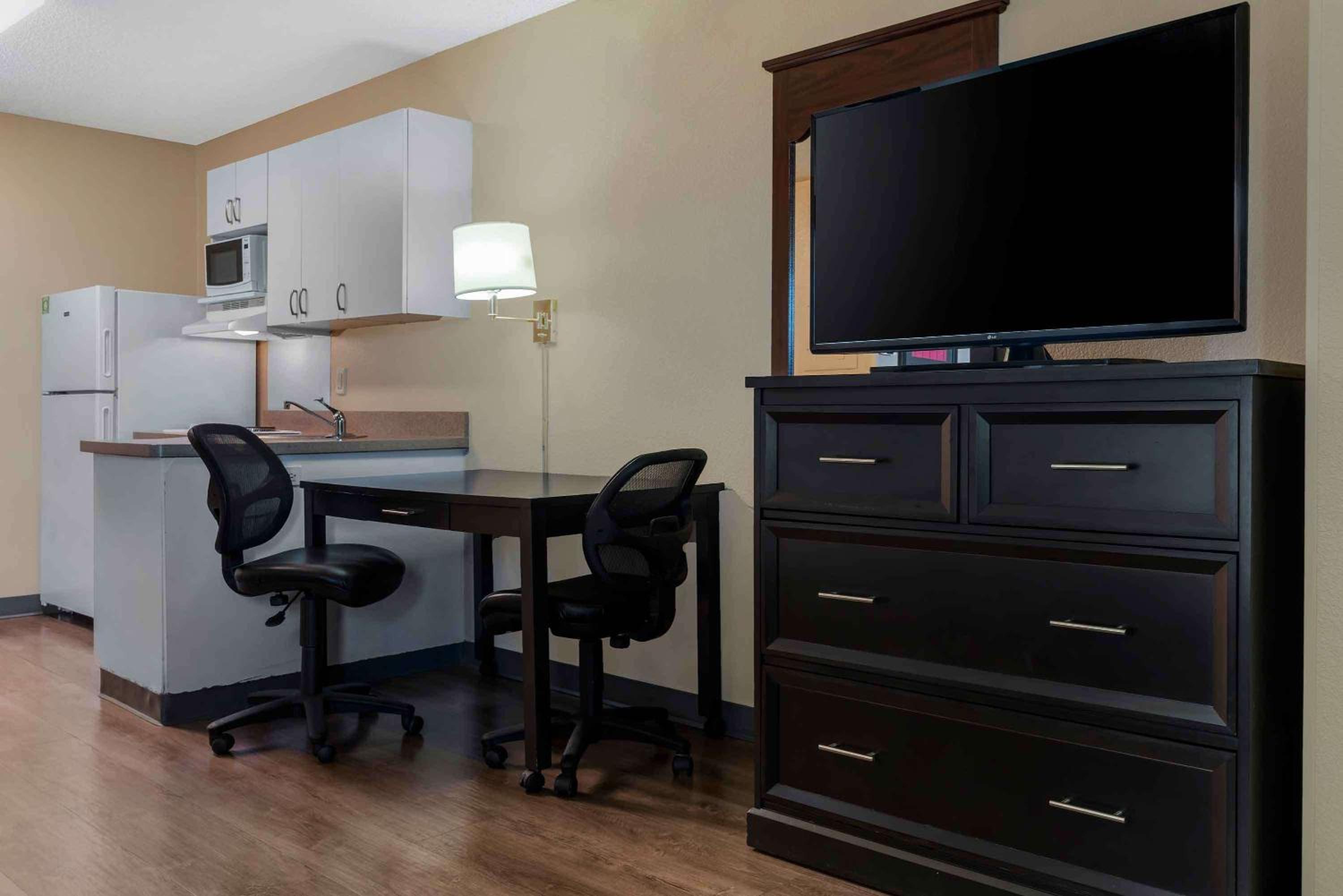 2 Full Beds | Non-Smoking, Kitchen - Photo 1