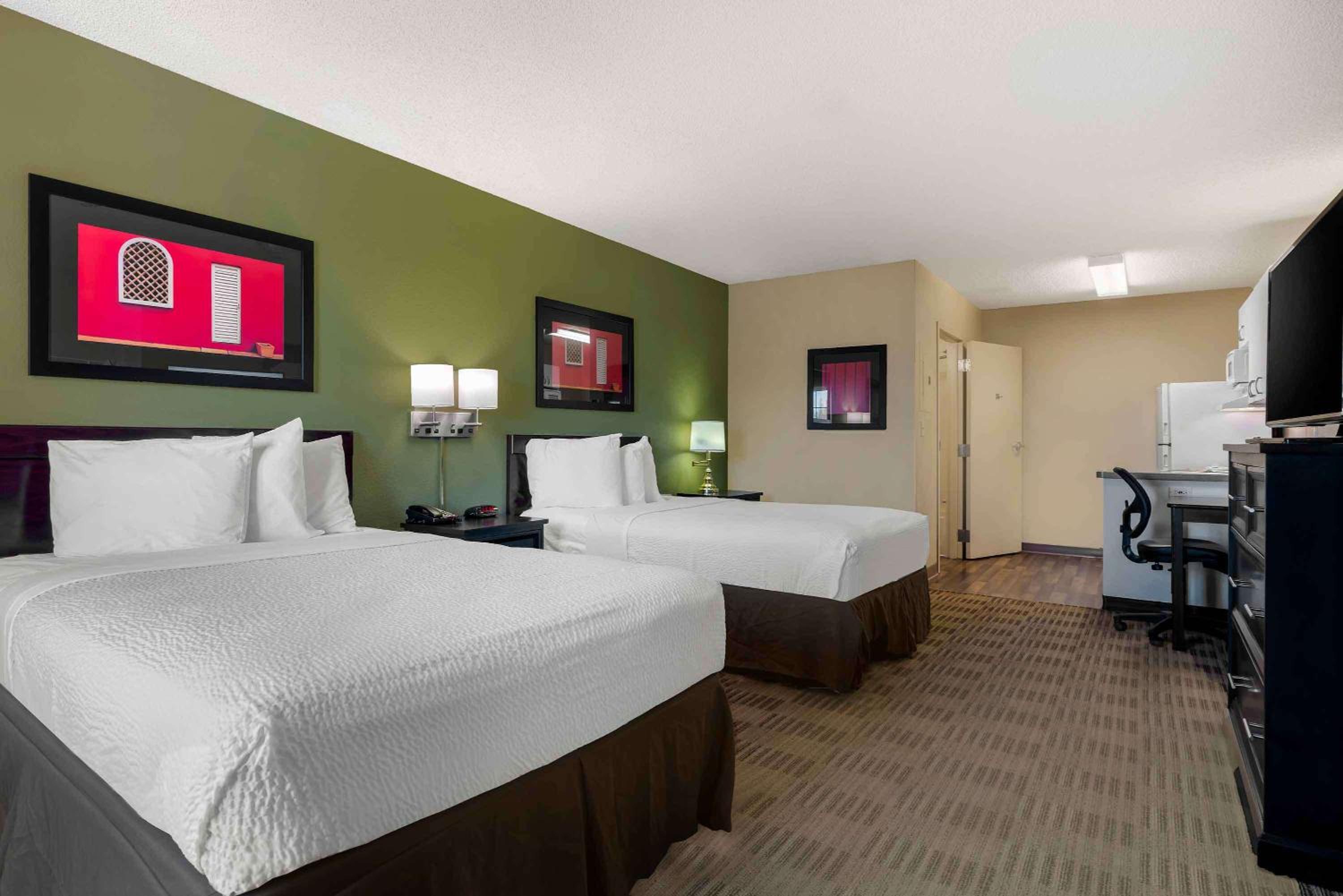 2 Full Beds | Non-Smoking, Kitchen - Photo 9