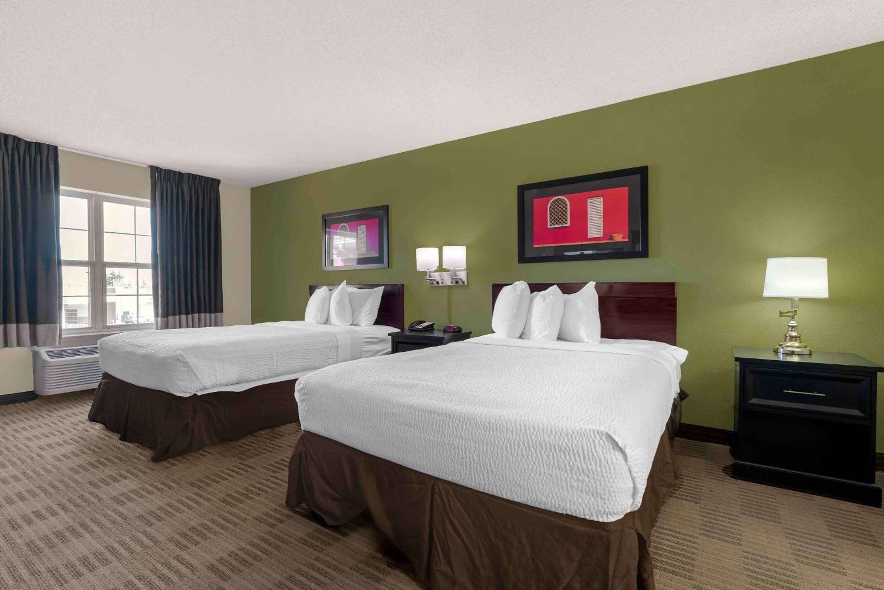 2 Full Beds | Non-Smoking, Kitchen - Photo 4