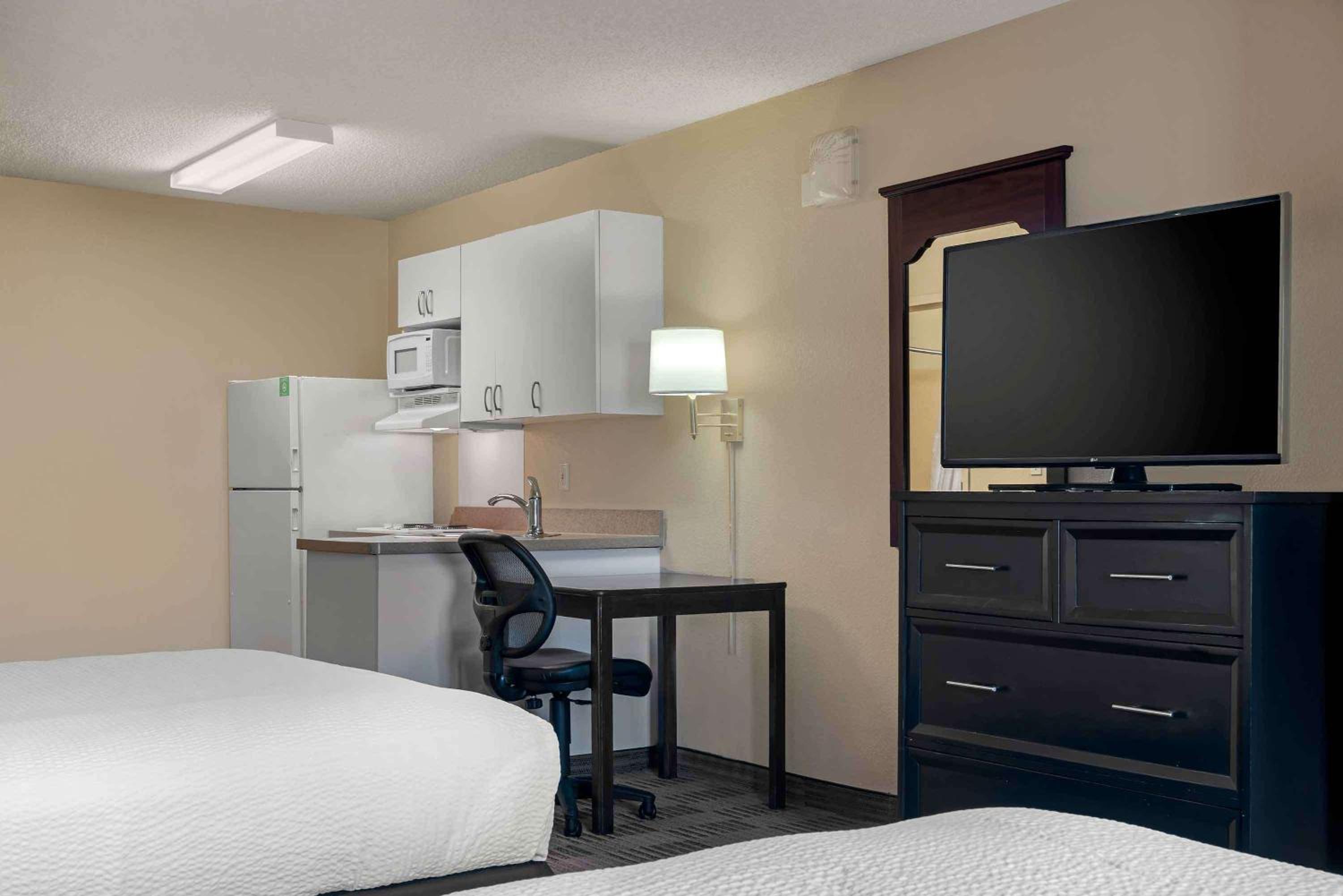 2 Full Beds | Non-Smoking, Kitchen - Photo 5