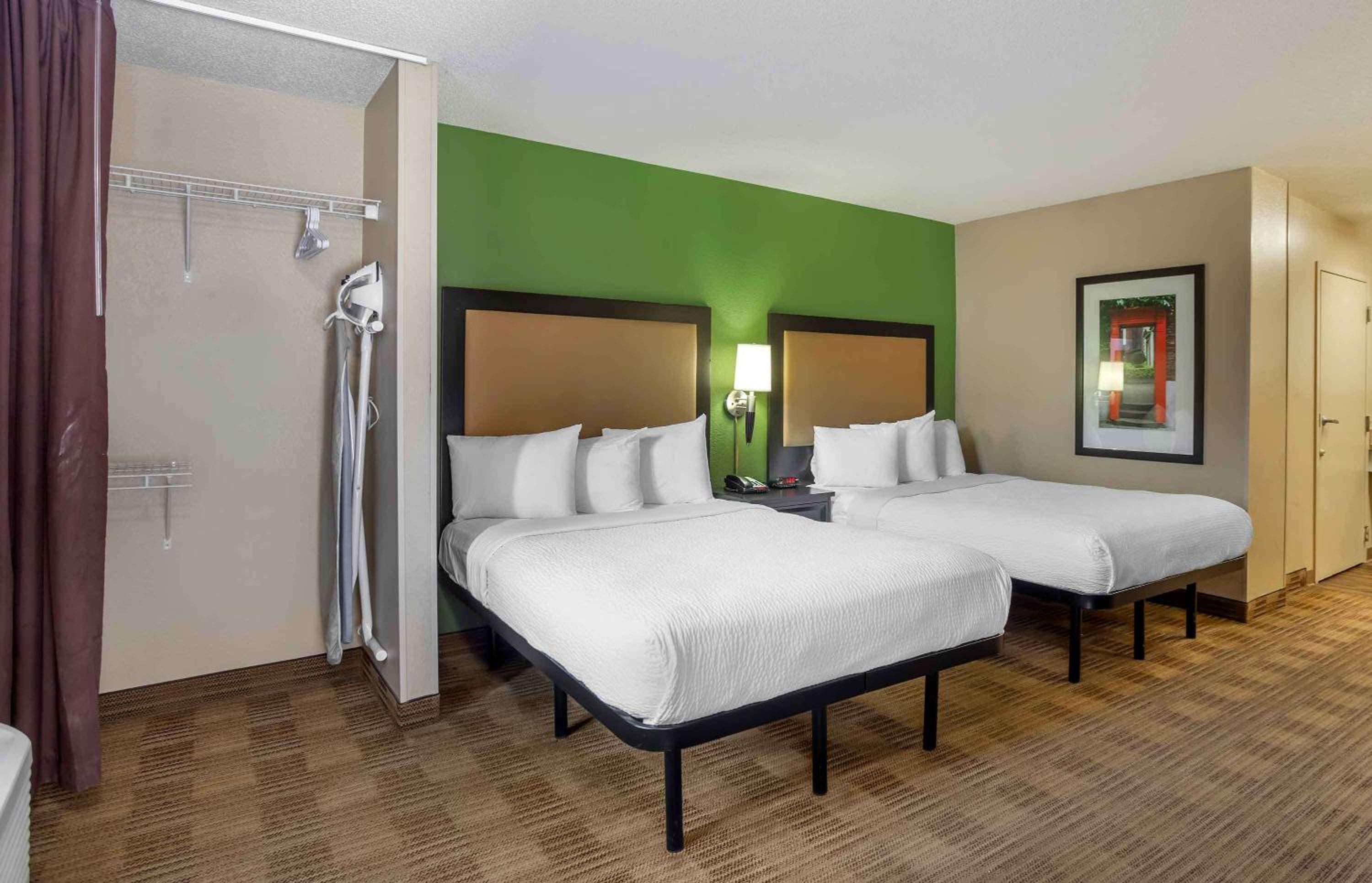 2 Full Beds | Non-Smoking, Kitchen - Photo 6