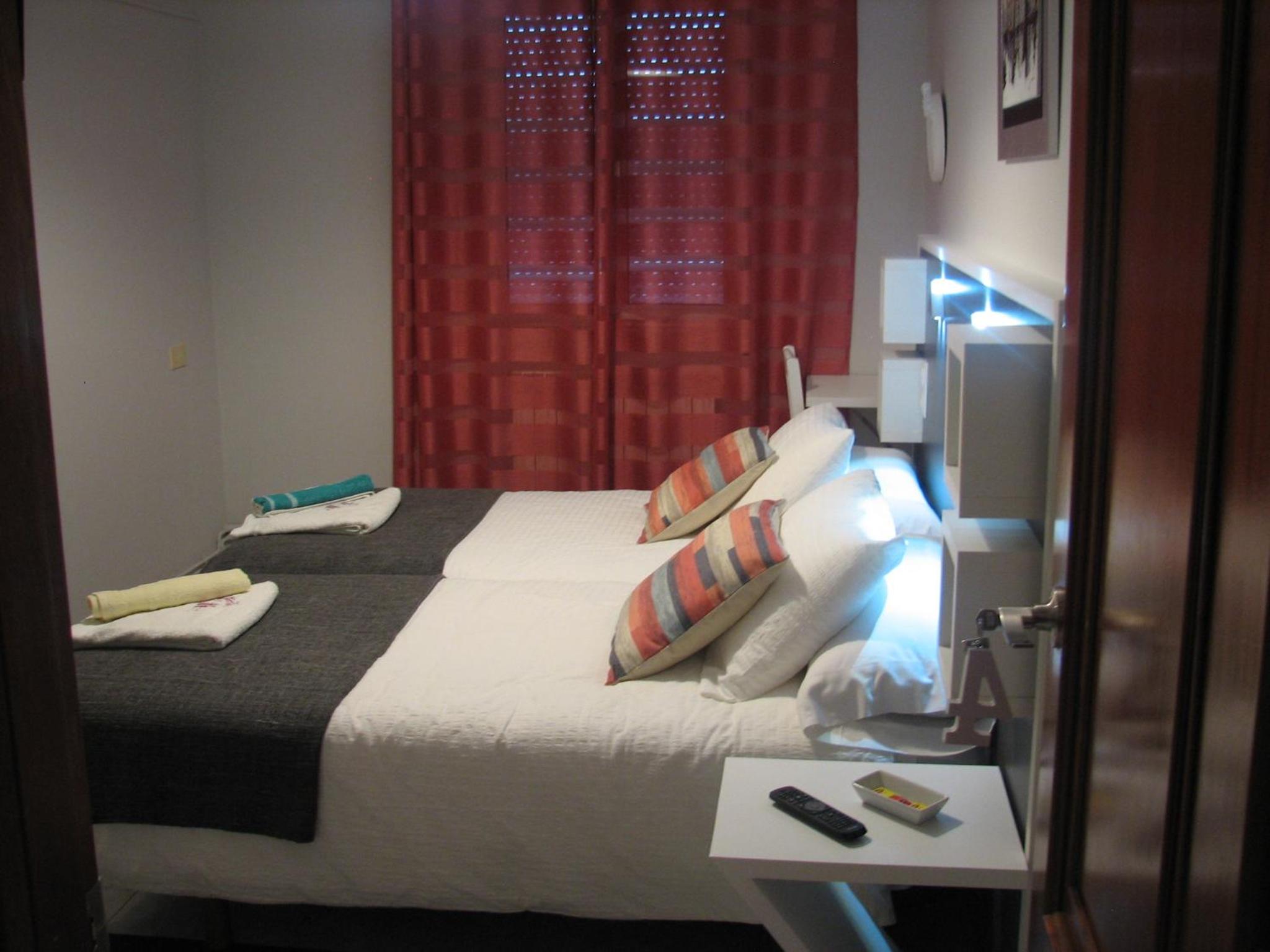 Twin Room with Private Bathroom - Photo 1