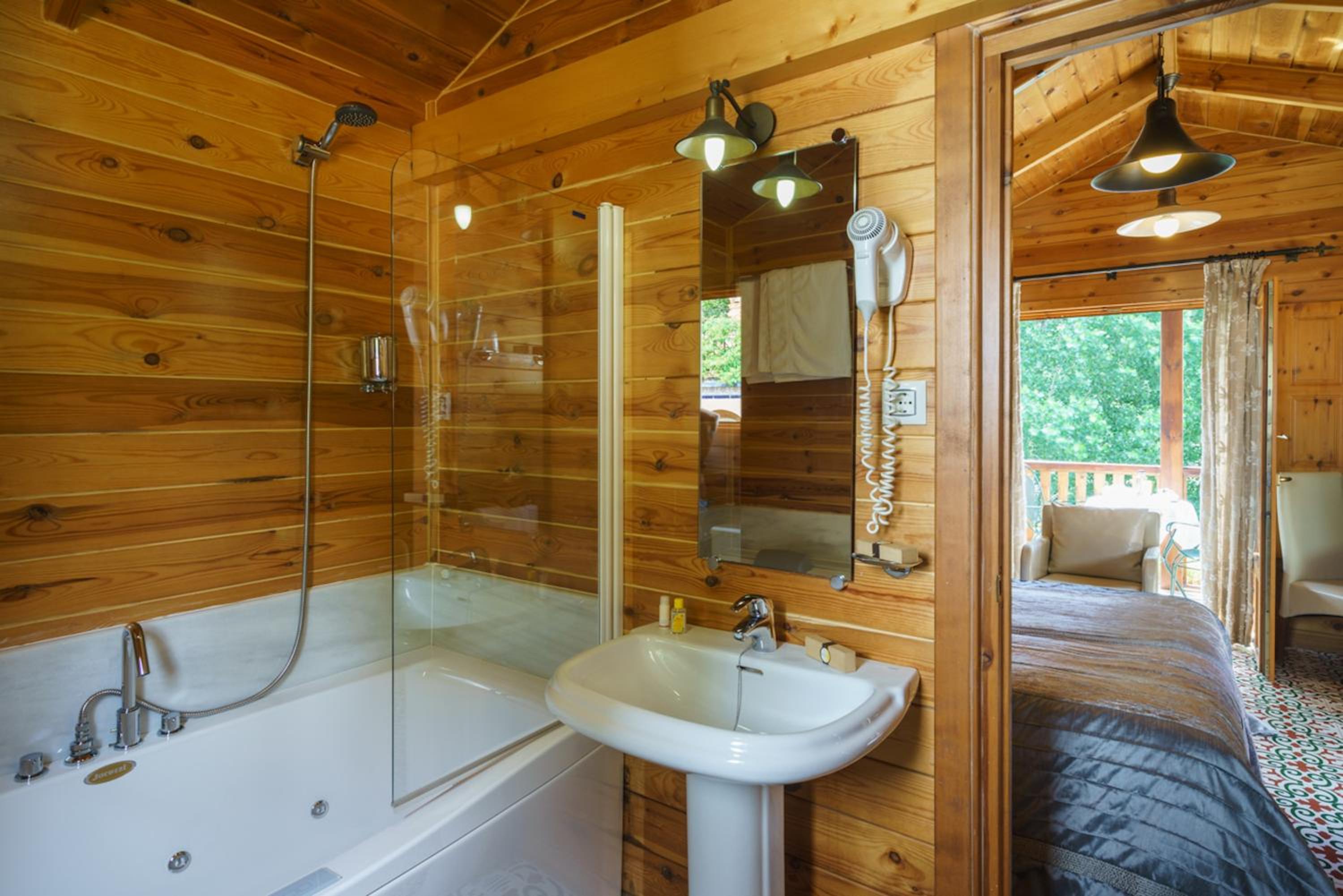 Double Room with Spa Bath photo 2