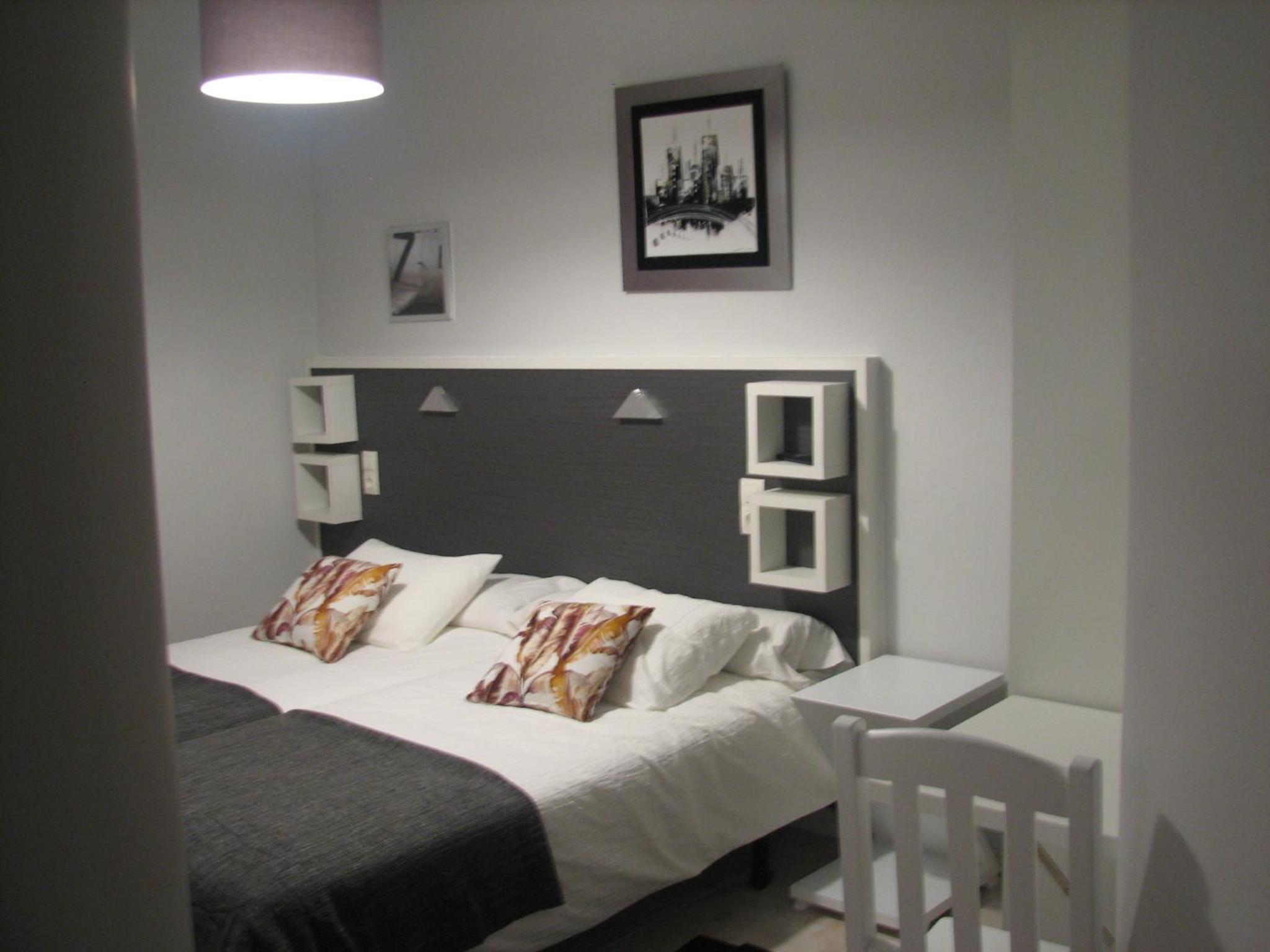 Double Room with Shared Bathroom photo 2