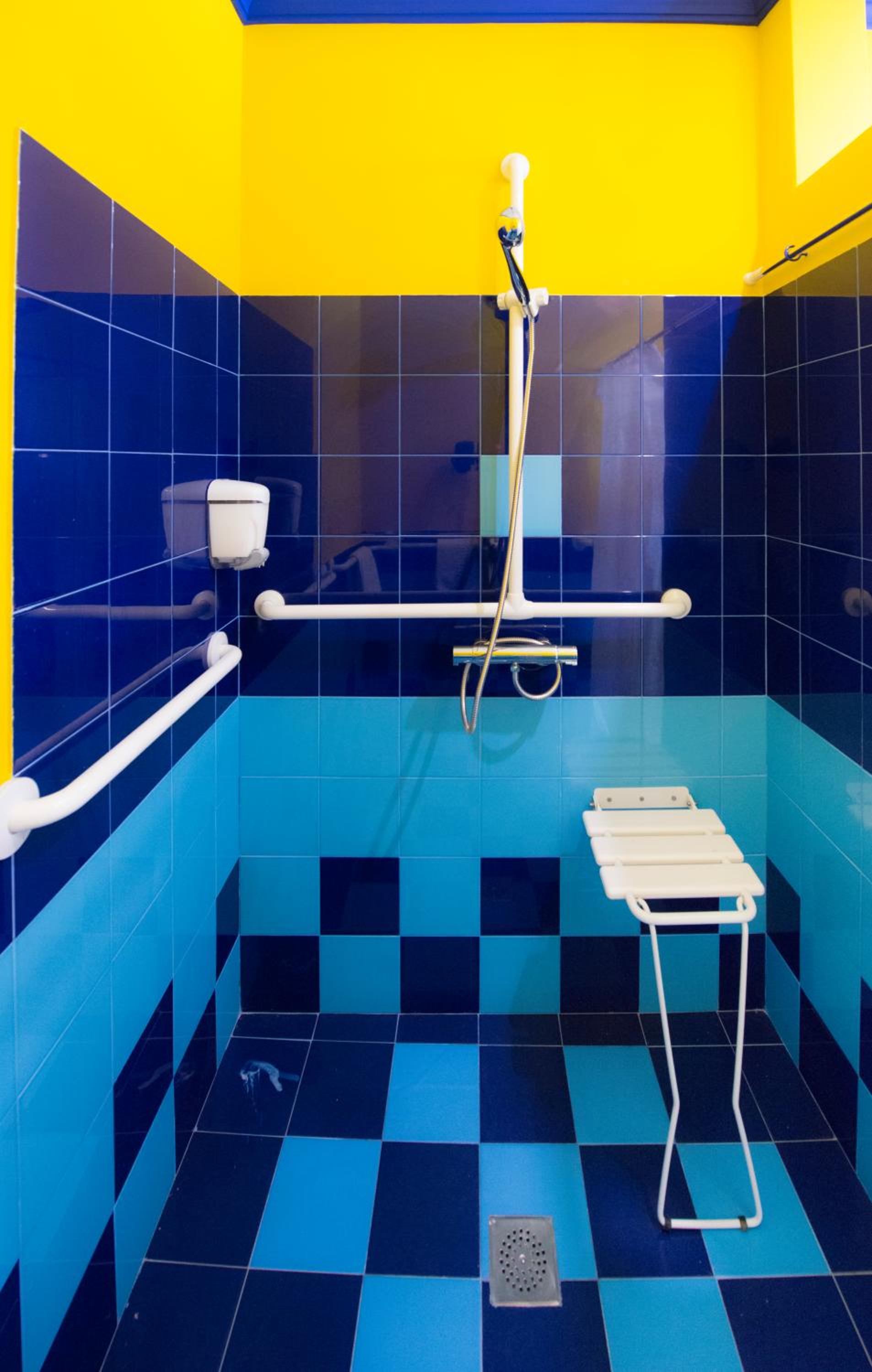 Standard Twin Room - Disability Access photo 2
