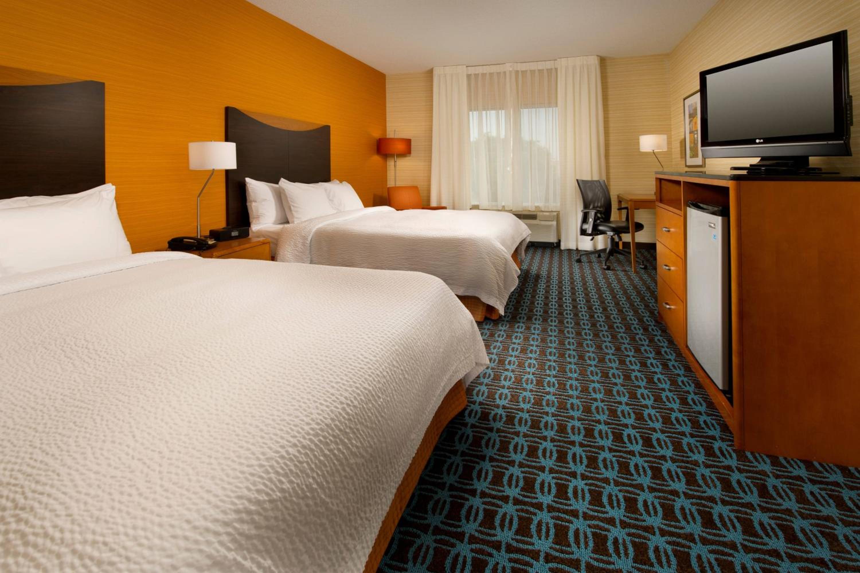 Queen Room with Two Queen Beds - Hearing Accessible - Photo 4