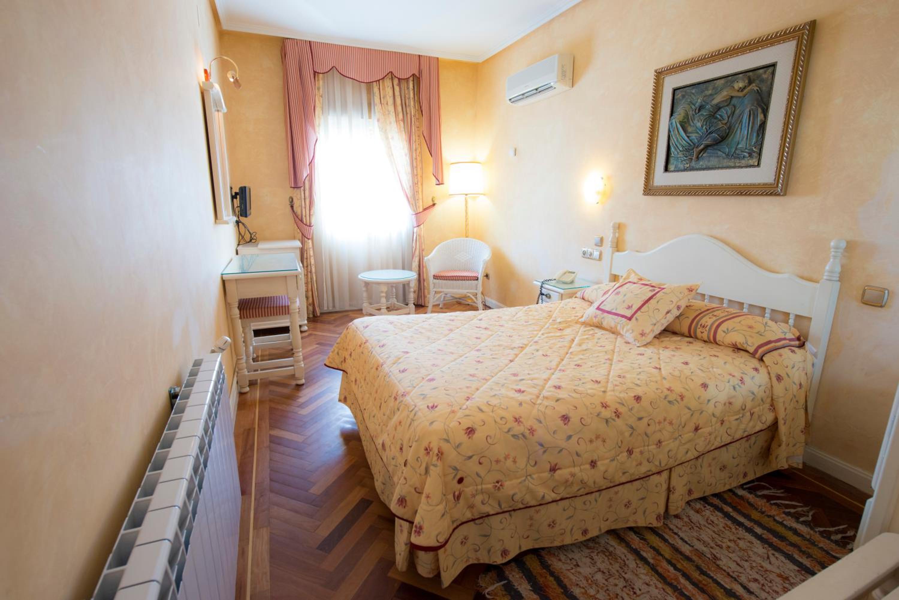 Double or Twin Room photo 3