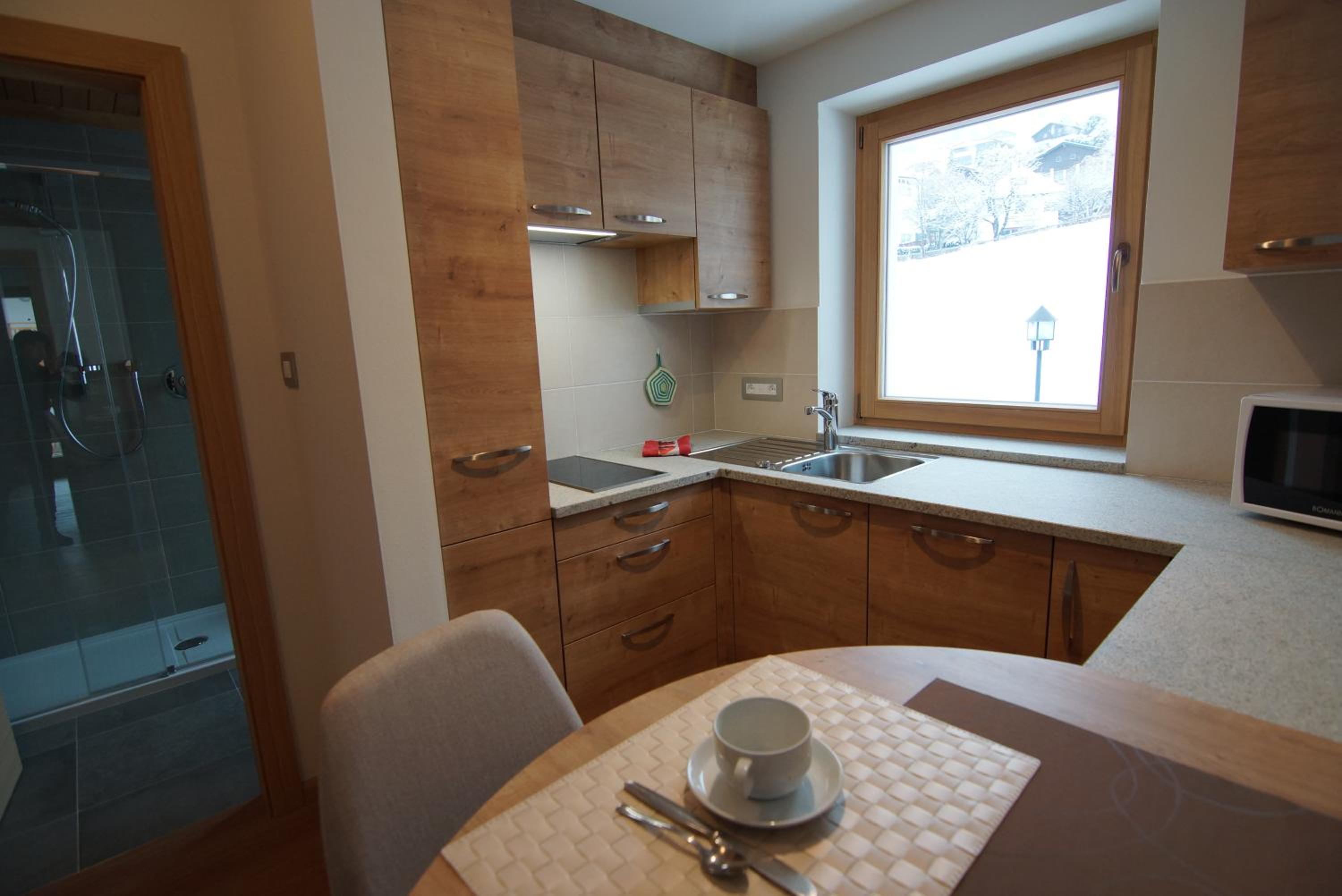 Studio (2 Adults) with Balcony photo 3