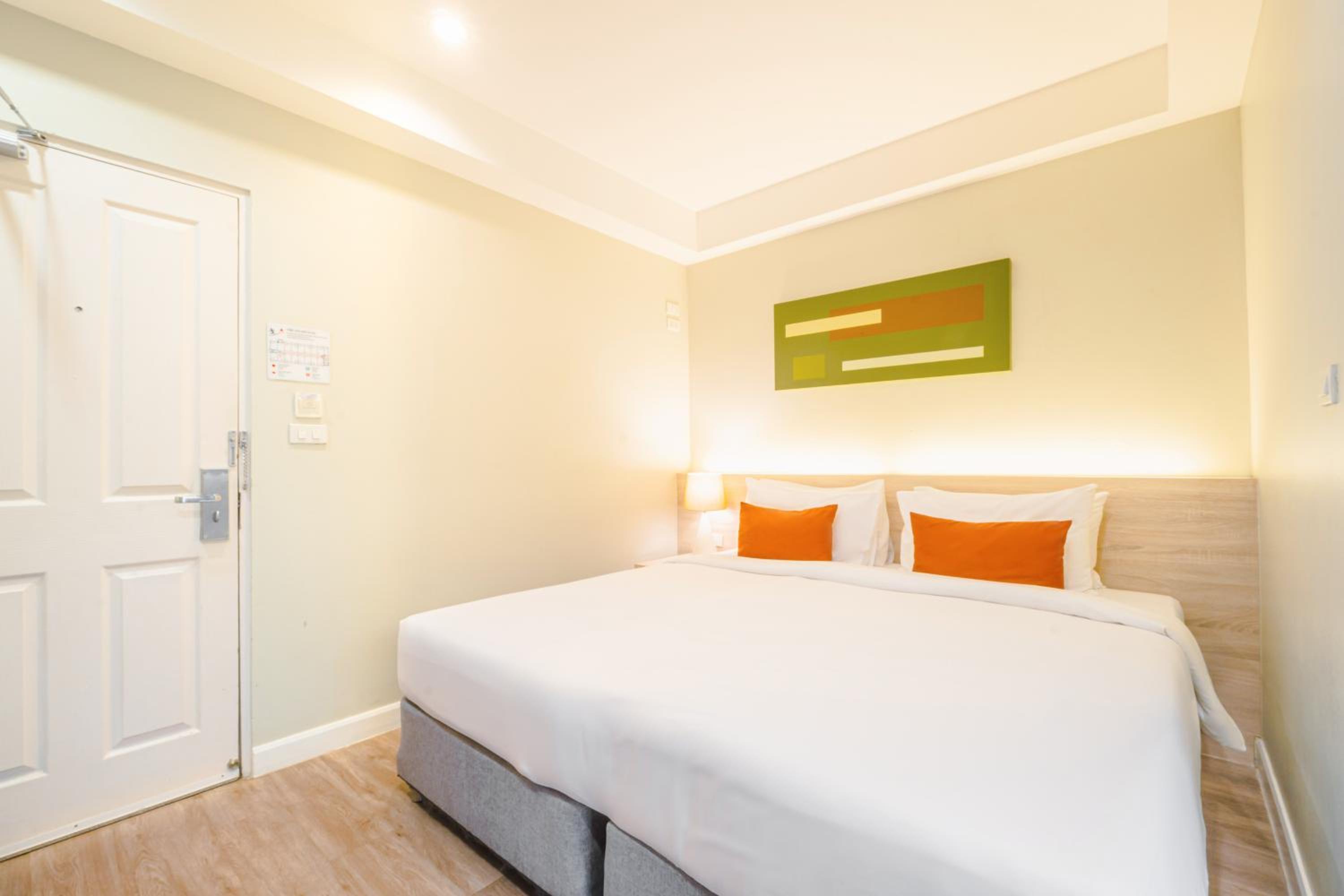 Budget Double Room - Photo 3