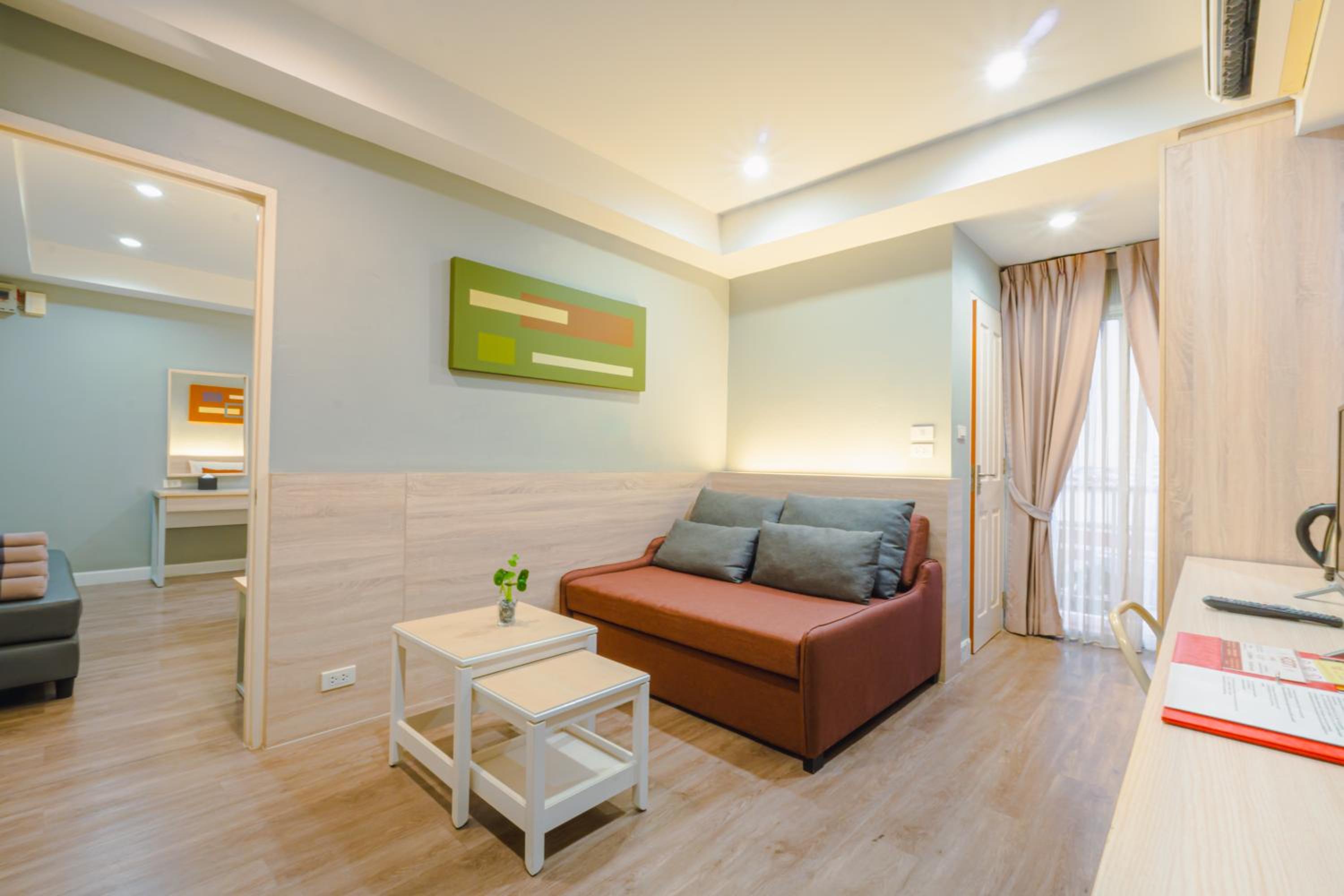 Suite - Photo 7
