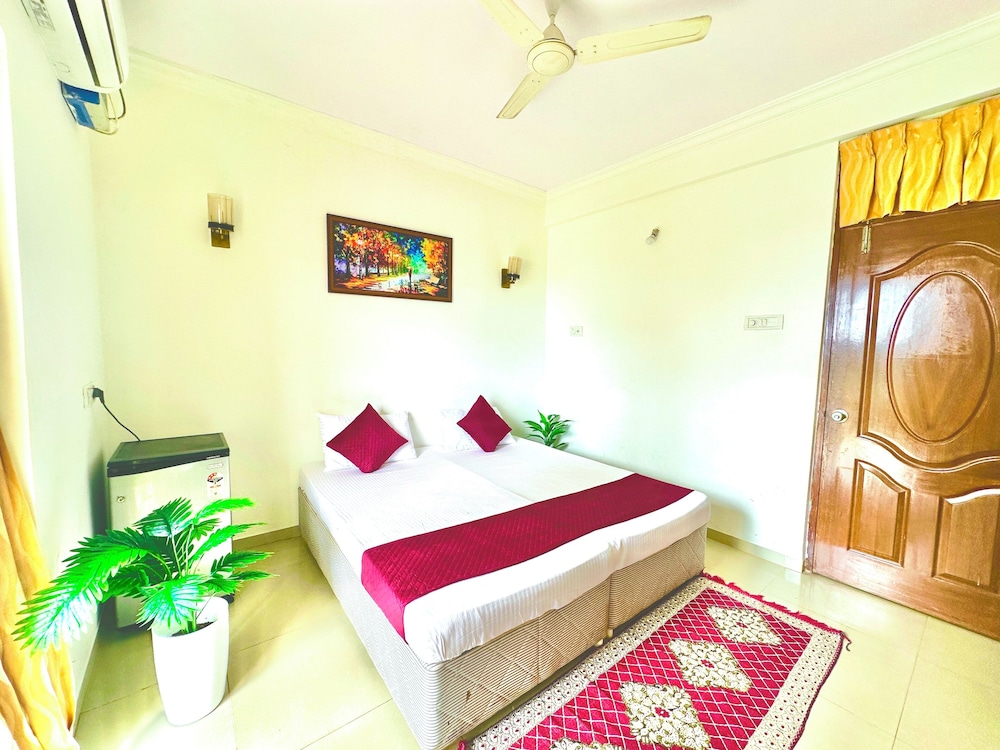 Deluxe Double Room, 1 King Bed, Balcony, Beachfront photo 2