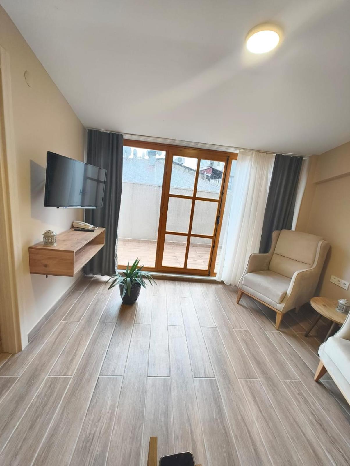 Family Room with Terrace photo 2