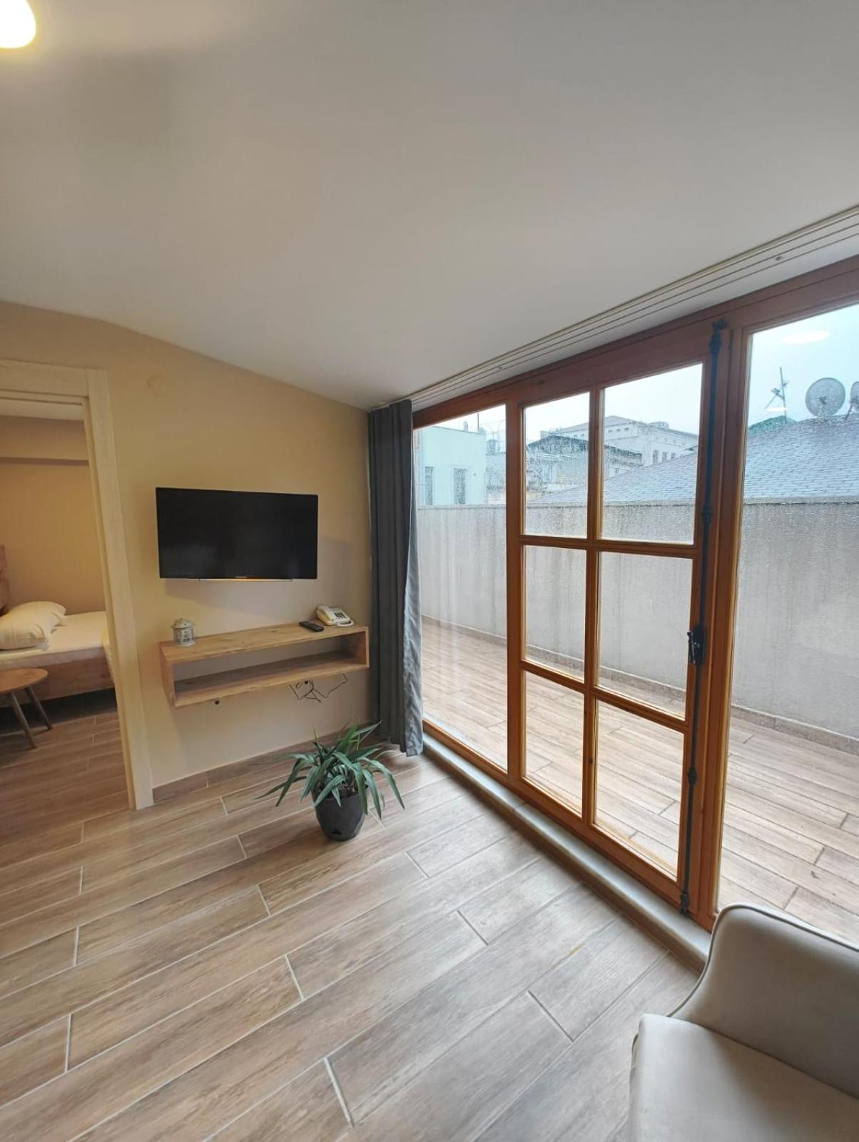 Family Room with Terrace photo 1