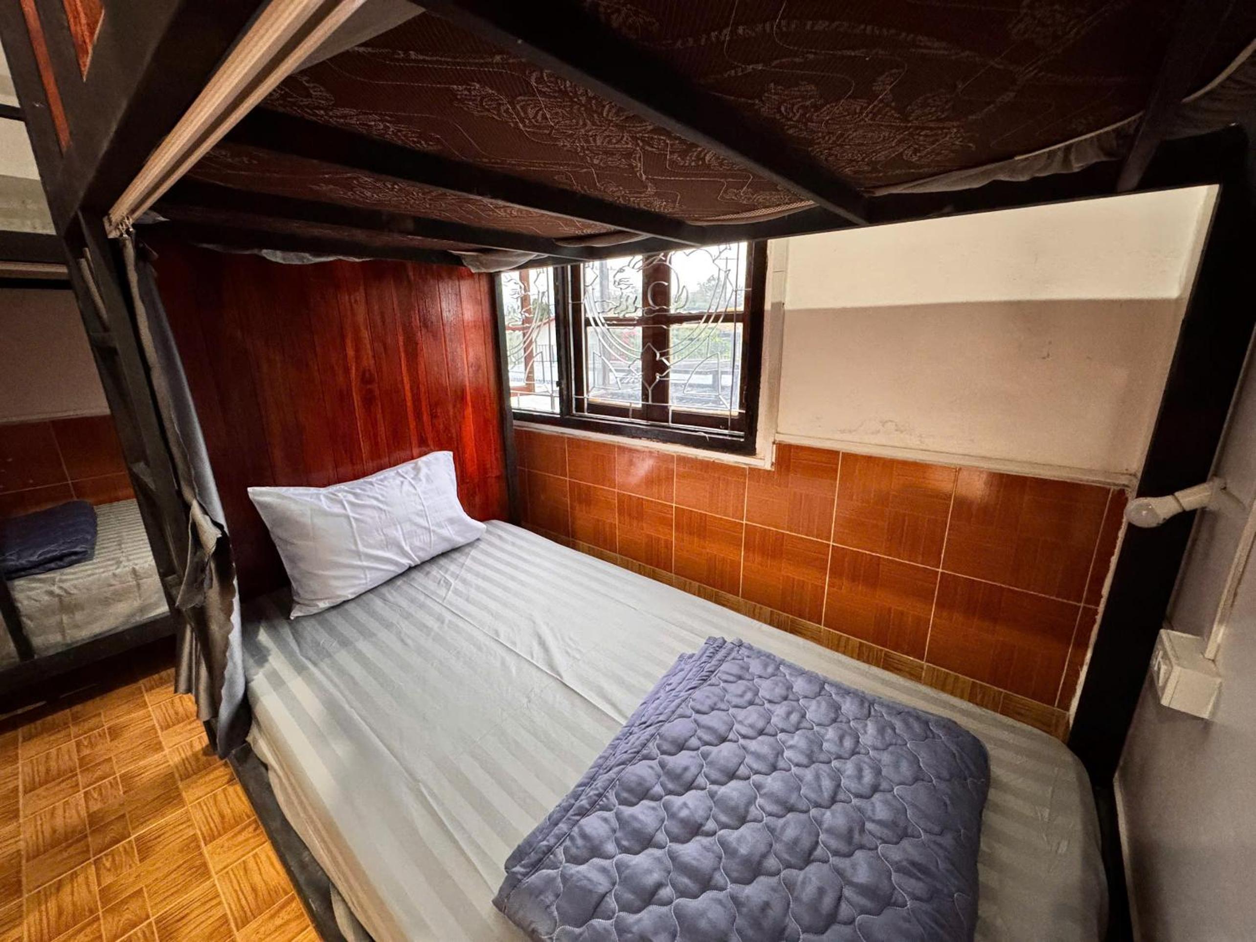 Bed in 6-Bed Female Dormitory Room photo 3