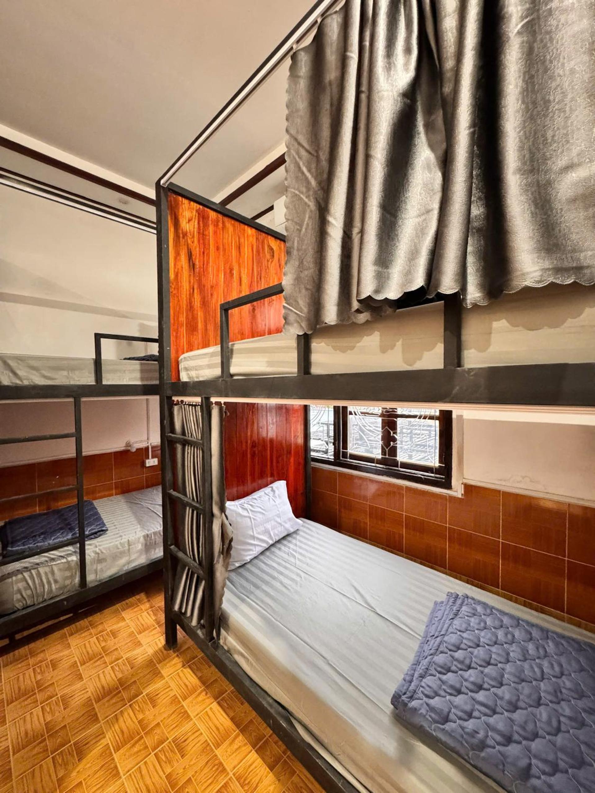 Bed in 4-Bed Dormitory Room photo 3