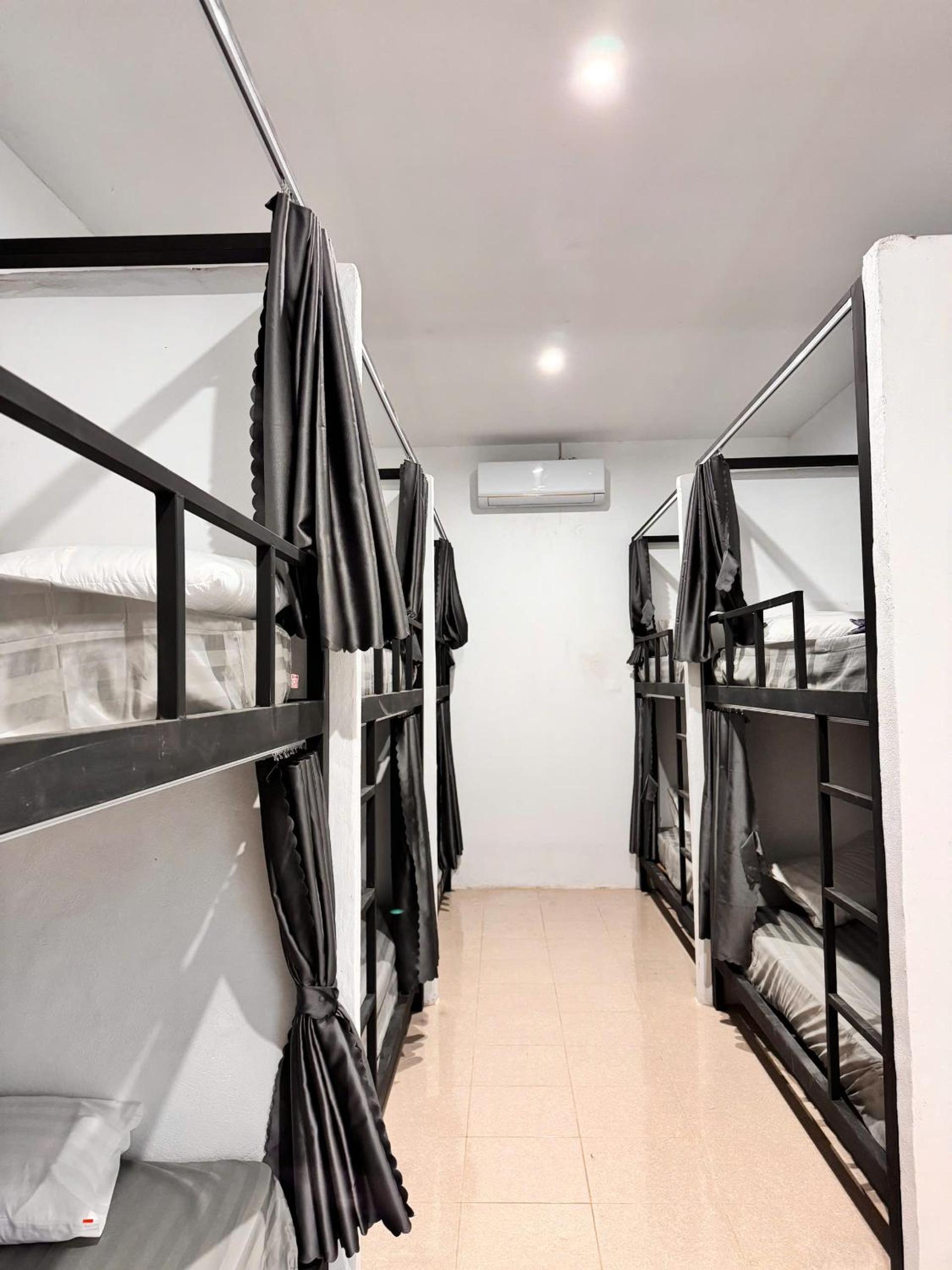 Single Bed in 10-Bed Dormitory Room photo 2