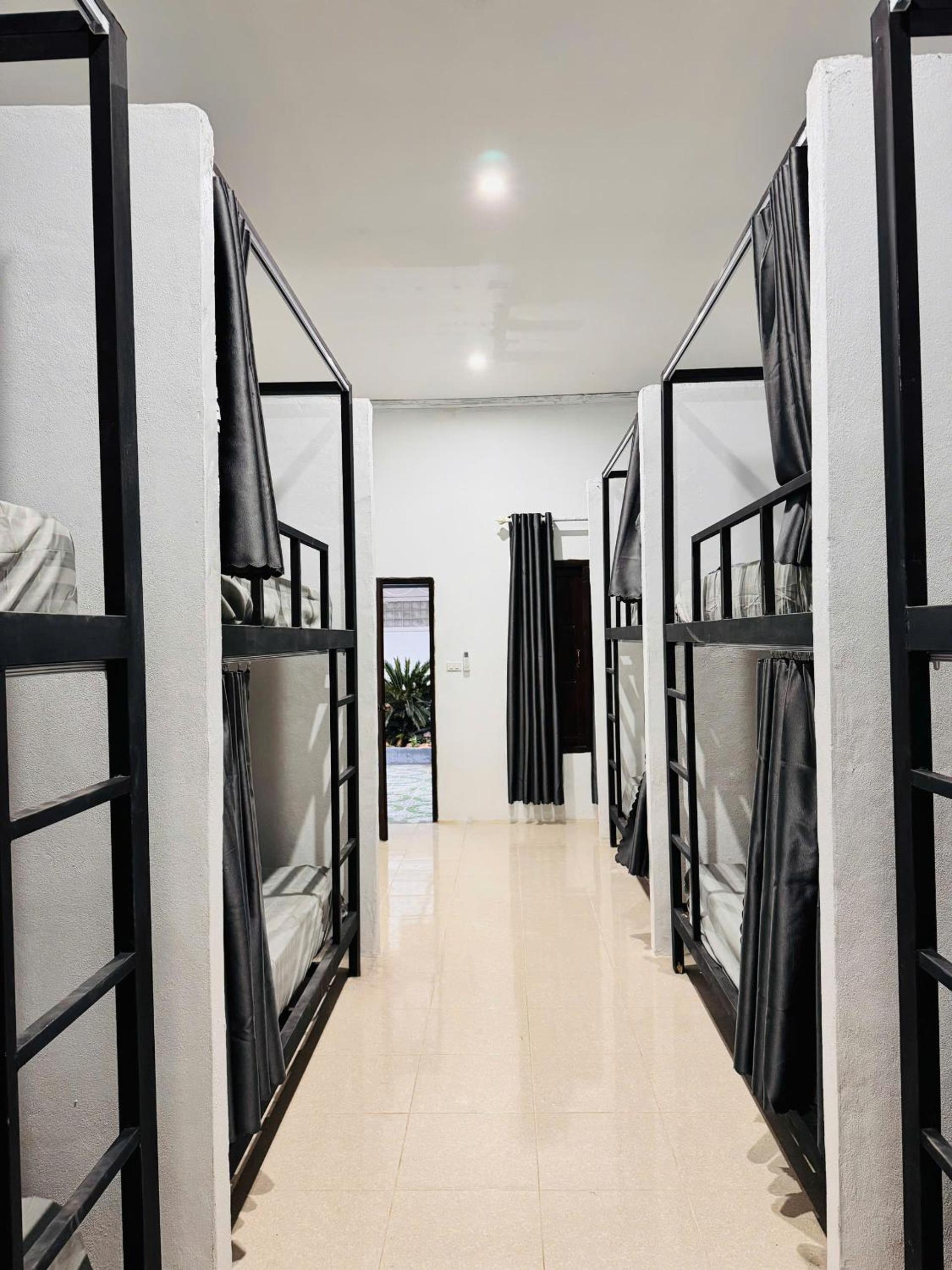 Single Bed in 10-Bed Dormitory Room photo 1