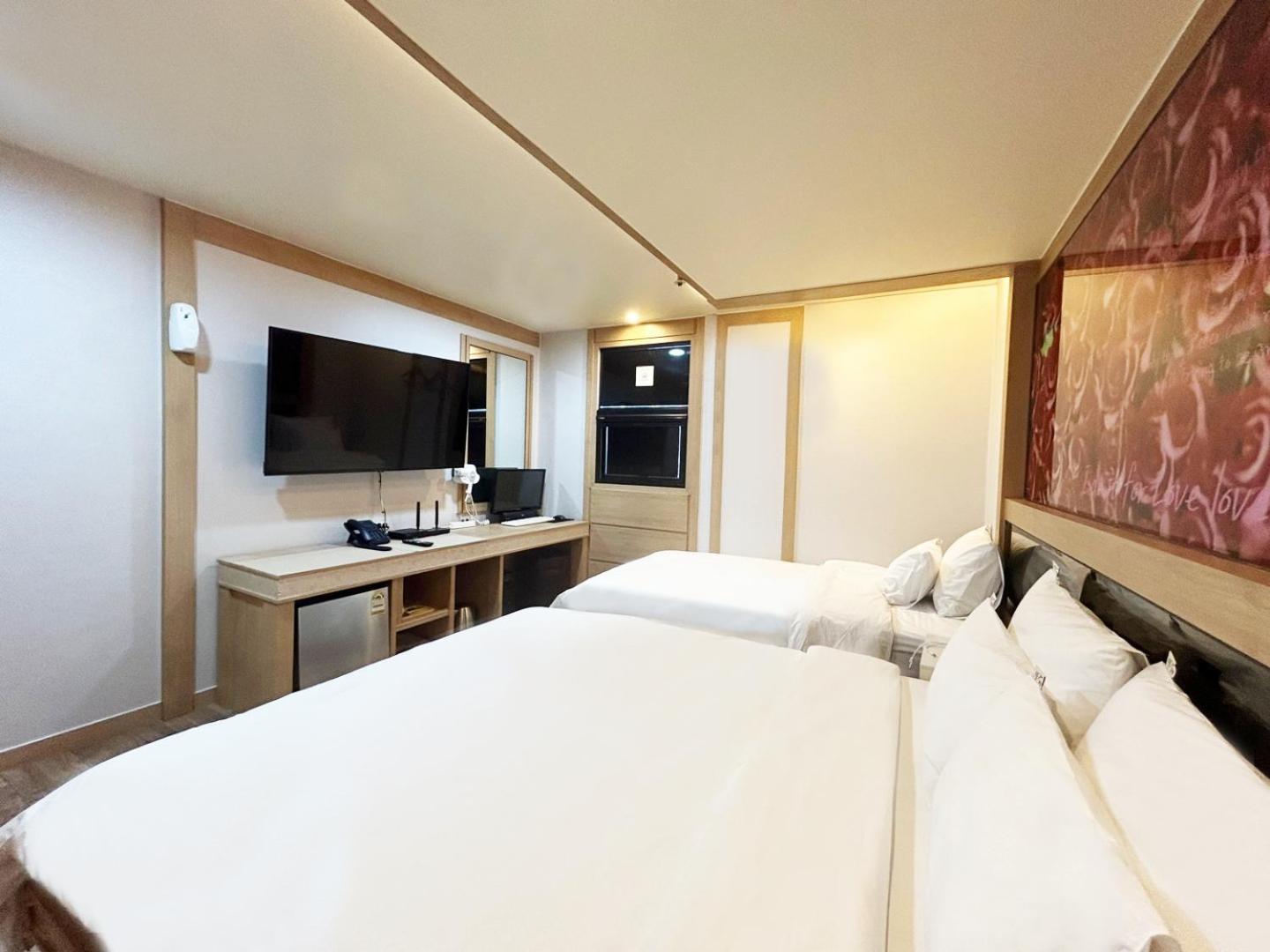 Double or Twin Room - Photo 4