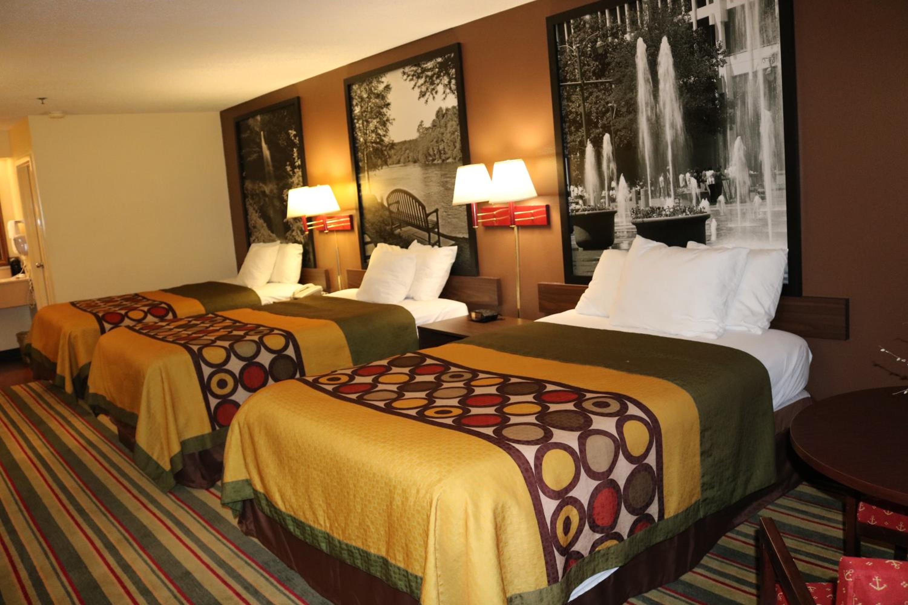 Studio Suite with Three Double Beds - Non-Smoking - Photo 6