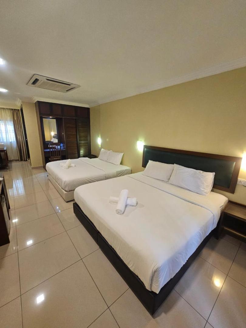 King Room with Two King Beds photo 1