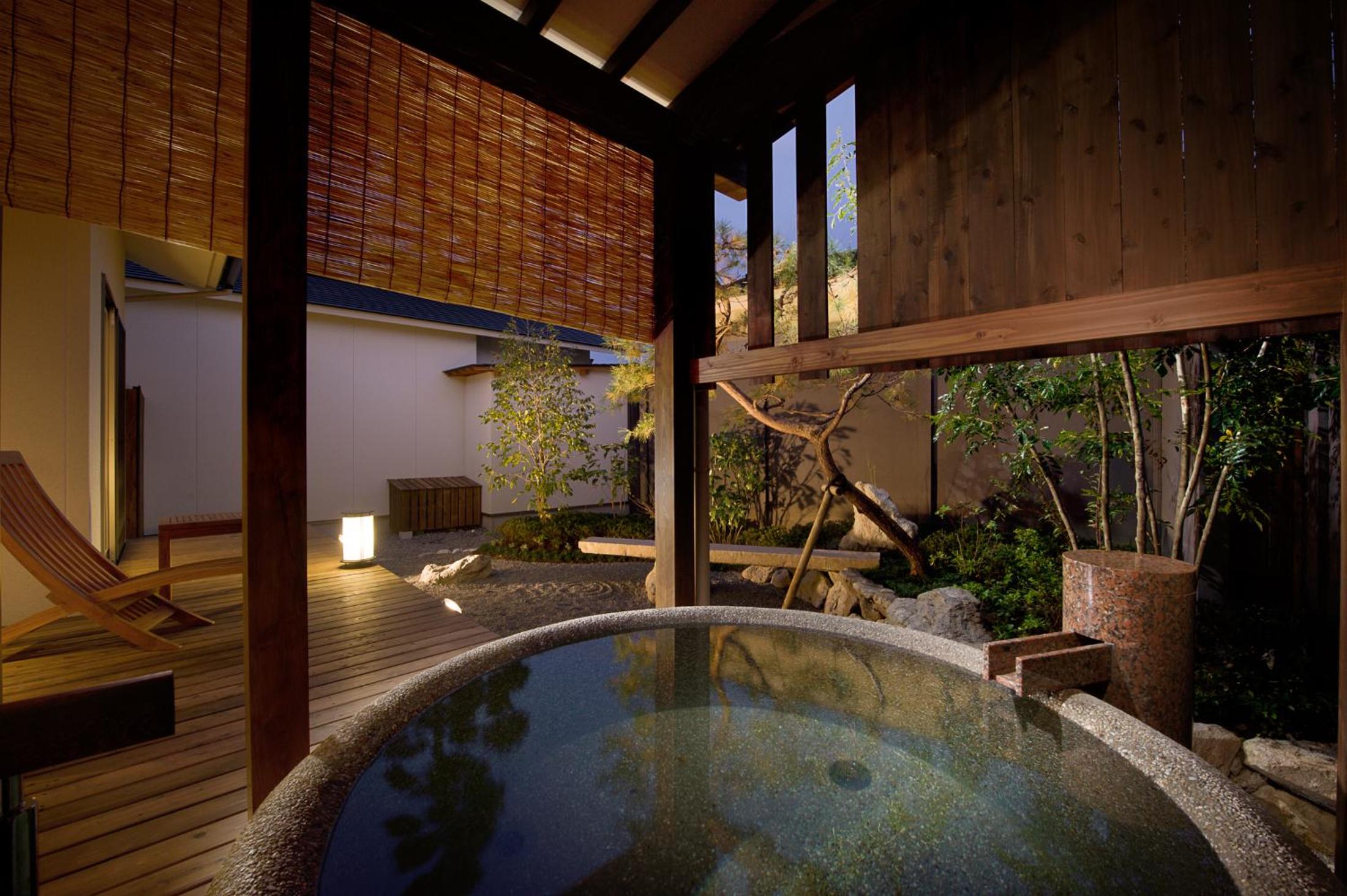 Superior Room with Tatami Area with Open-Air Bath and Garden View photo 2