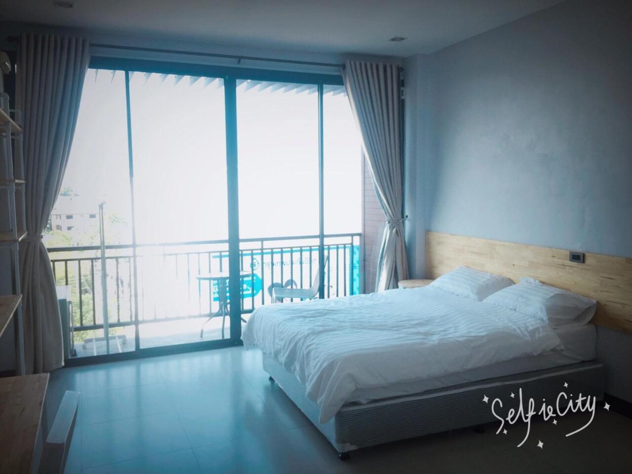 Apartment with Balcony - Photo 18