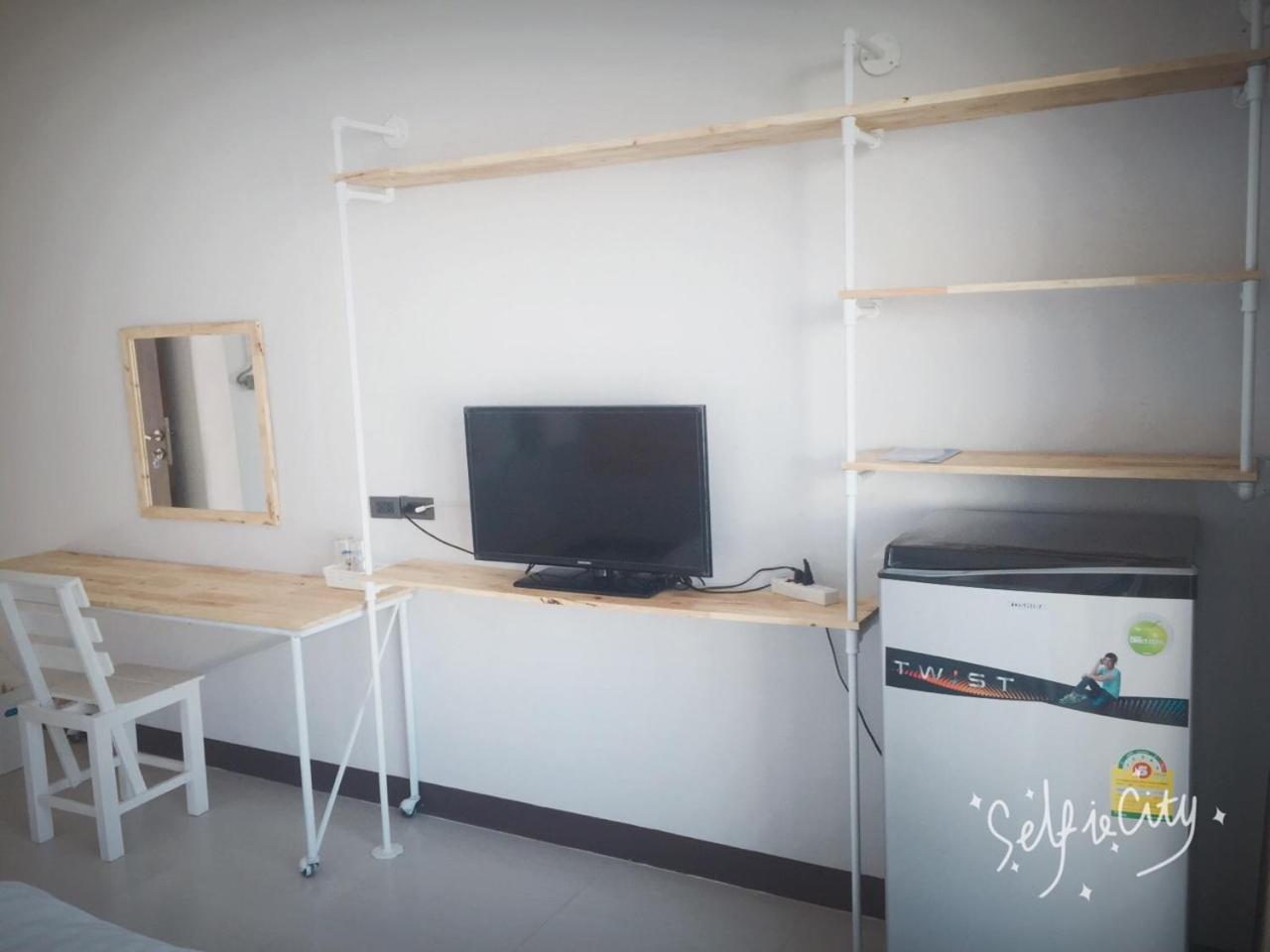 Apartment with Balcony - Photo 9