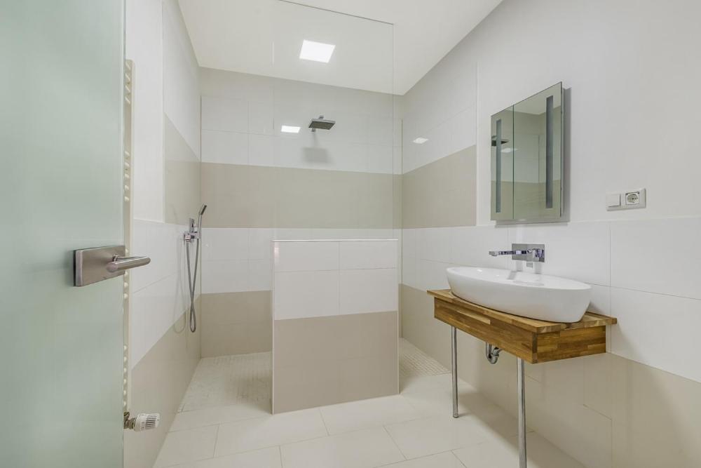 Deluxe Double or Twin Room photo 2