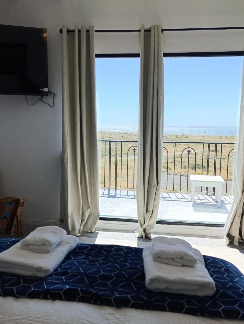 Deluxe Suite with Sea View photo 2