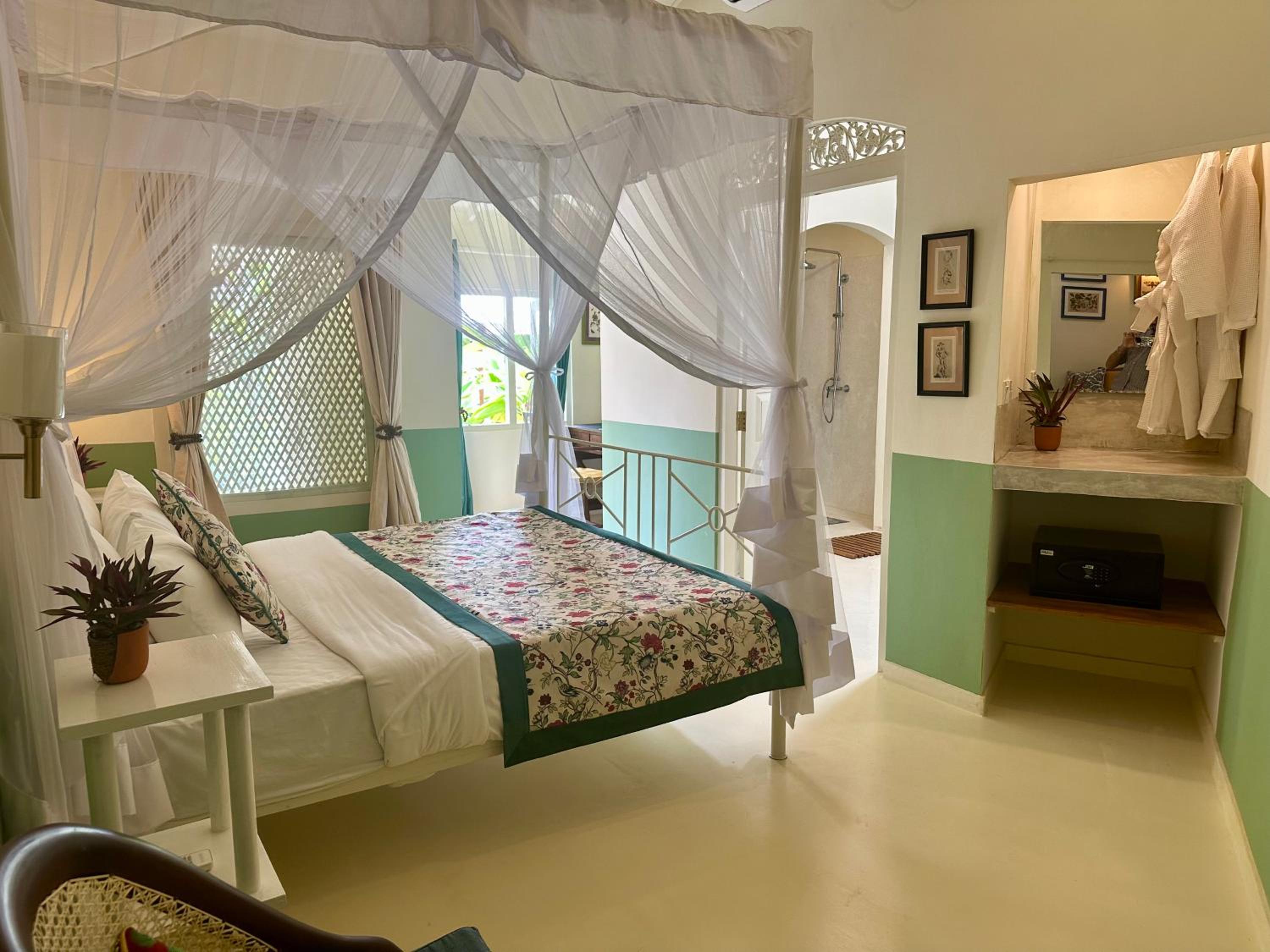 Queen Room with Garden View