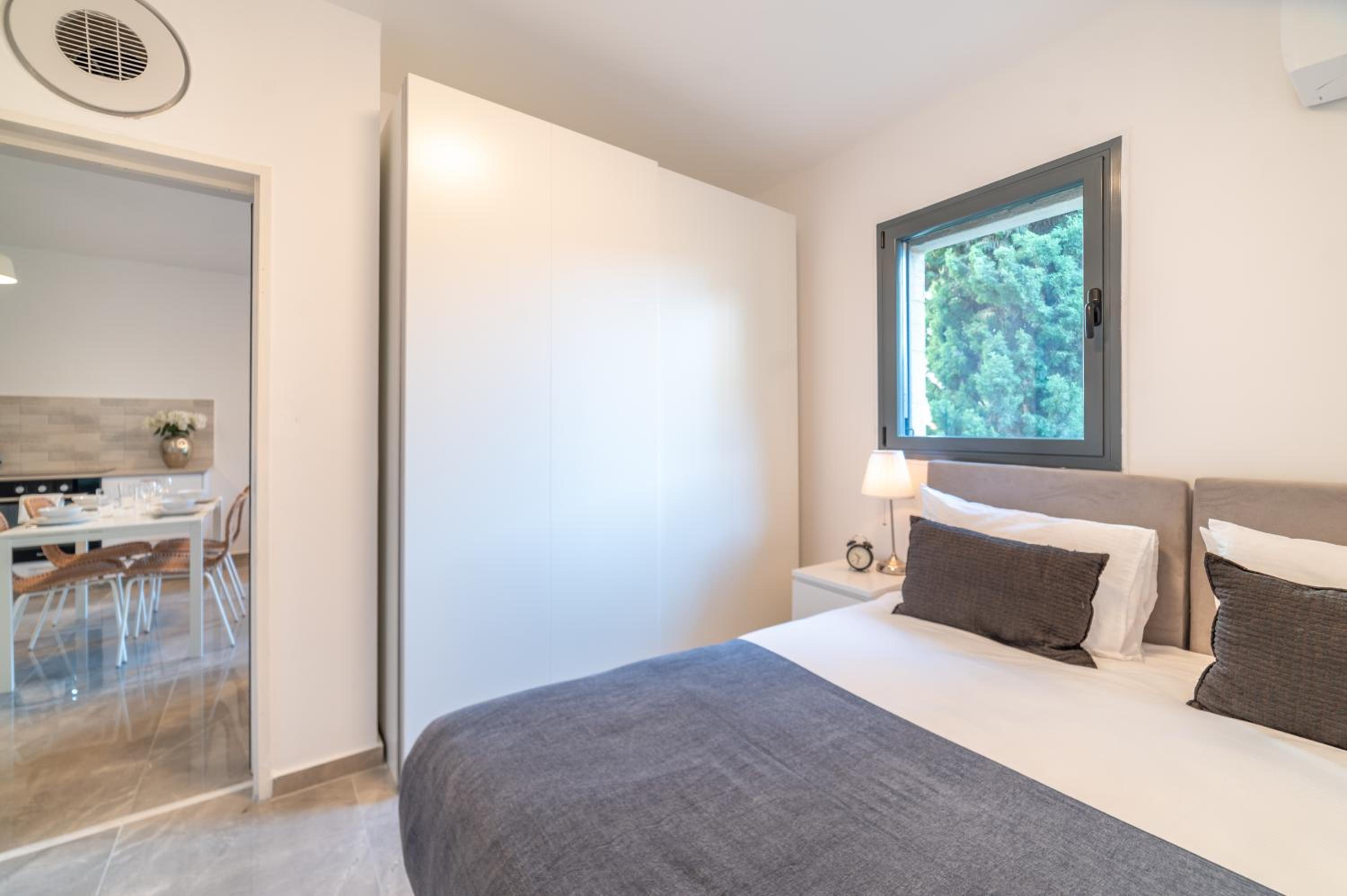 One-Bedroom Superior Apartment - Photo 7