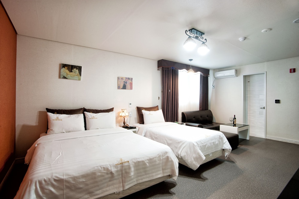 Deluxe Twin Room (Room Only) photo 3
