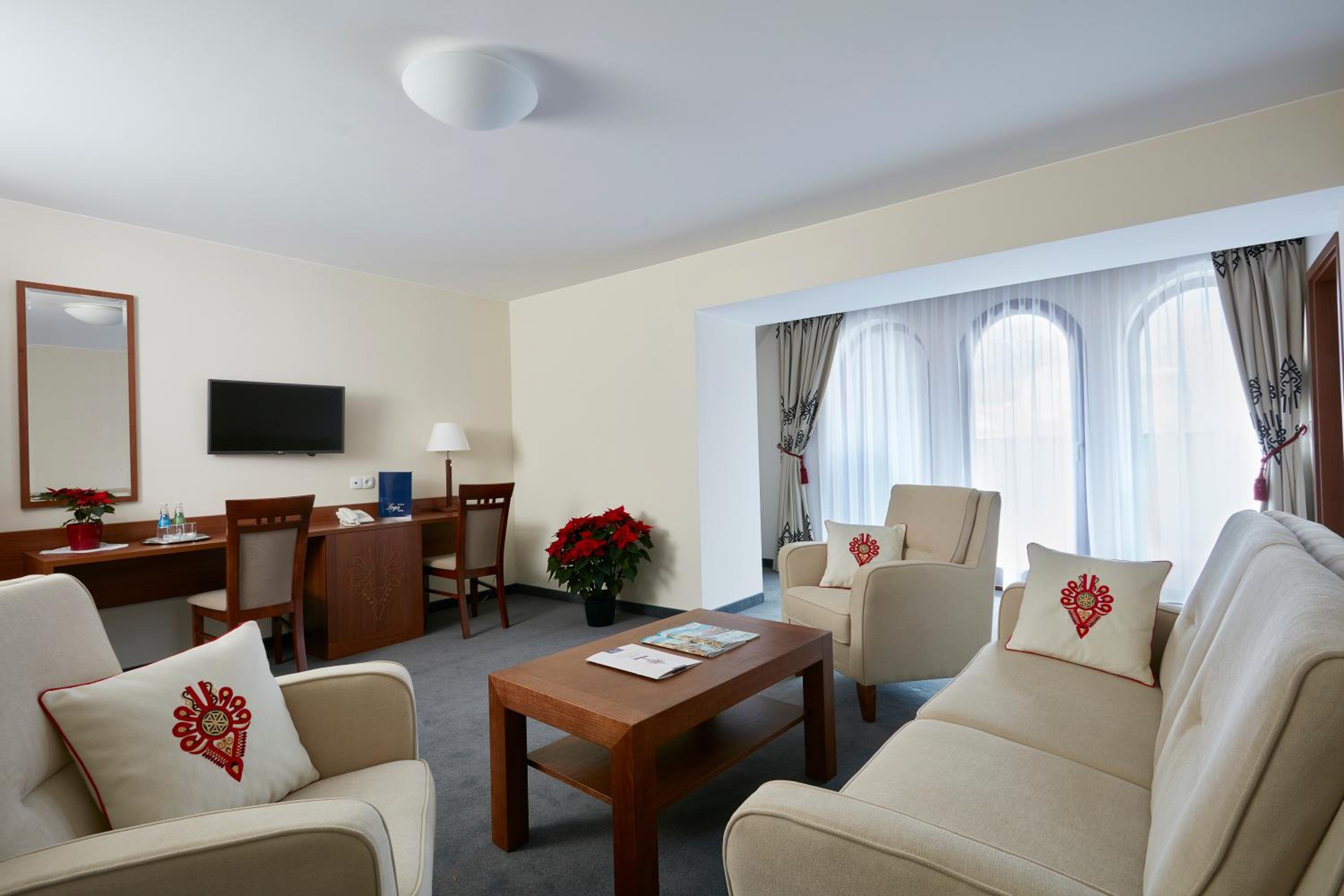 One-Bedroom Apartment with Balcony photo 2