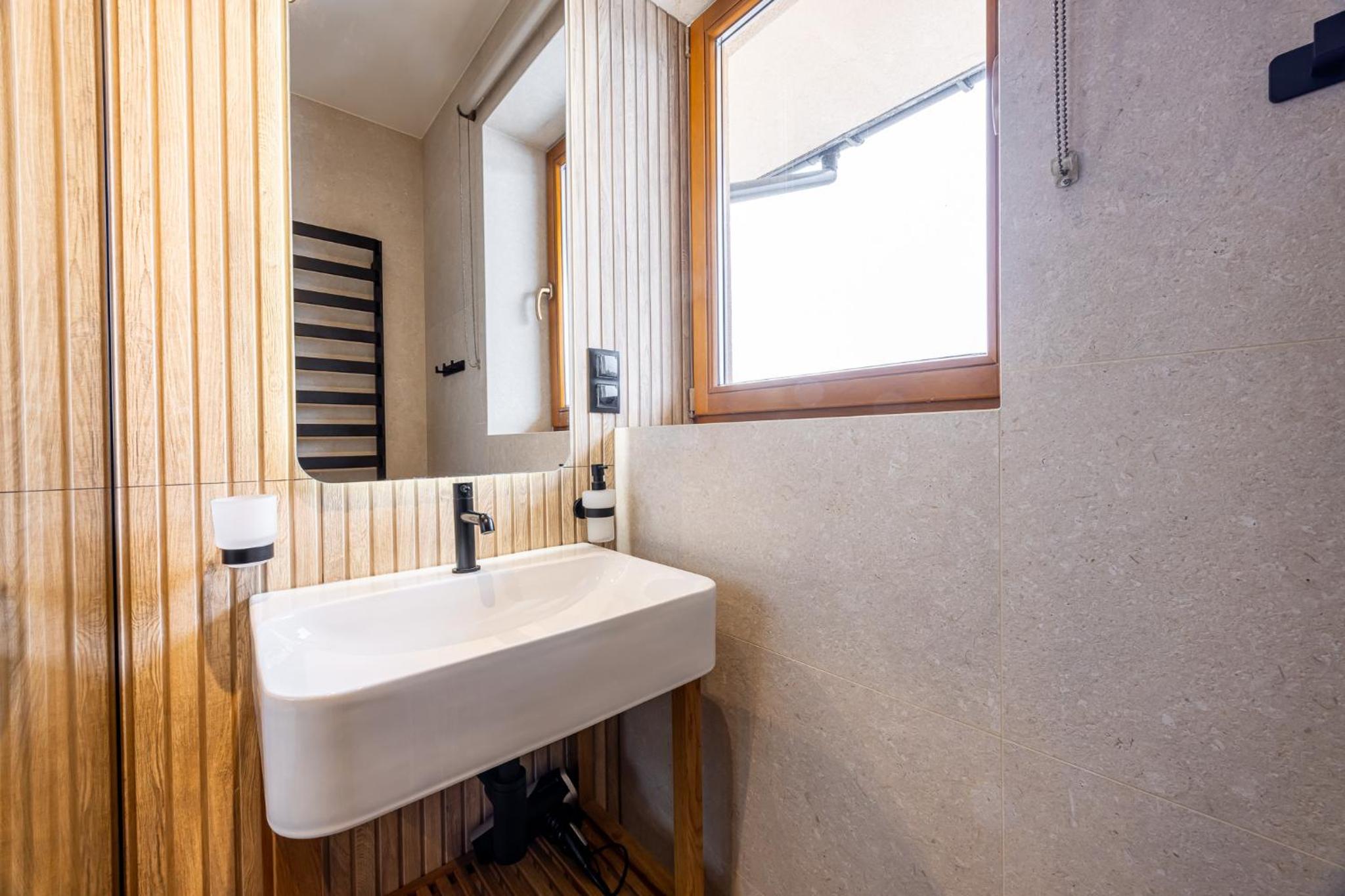 Deluxe Double Room with Extra Bed photo 3