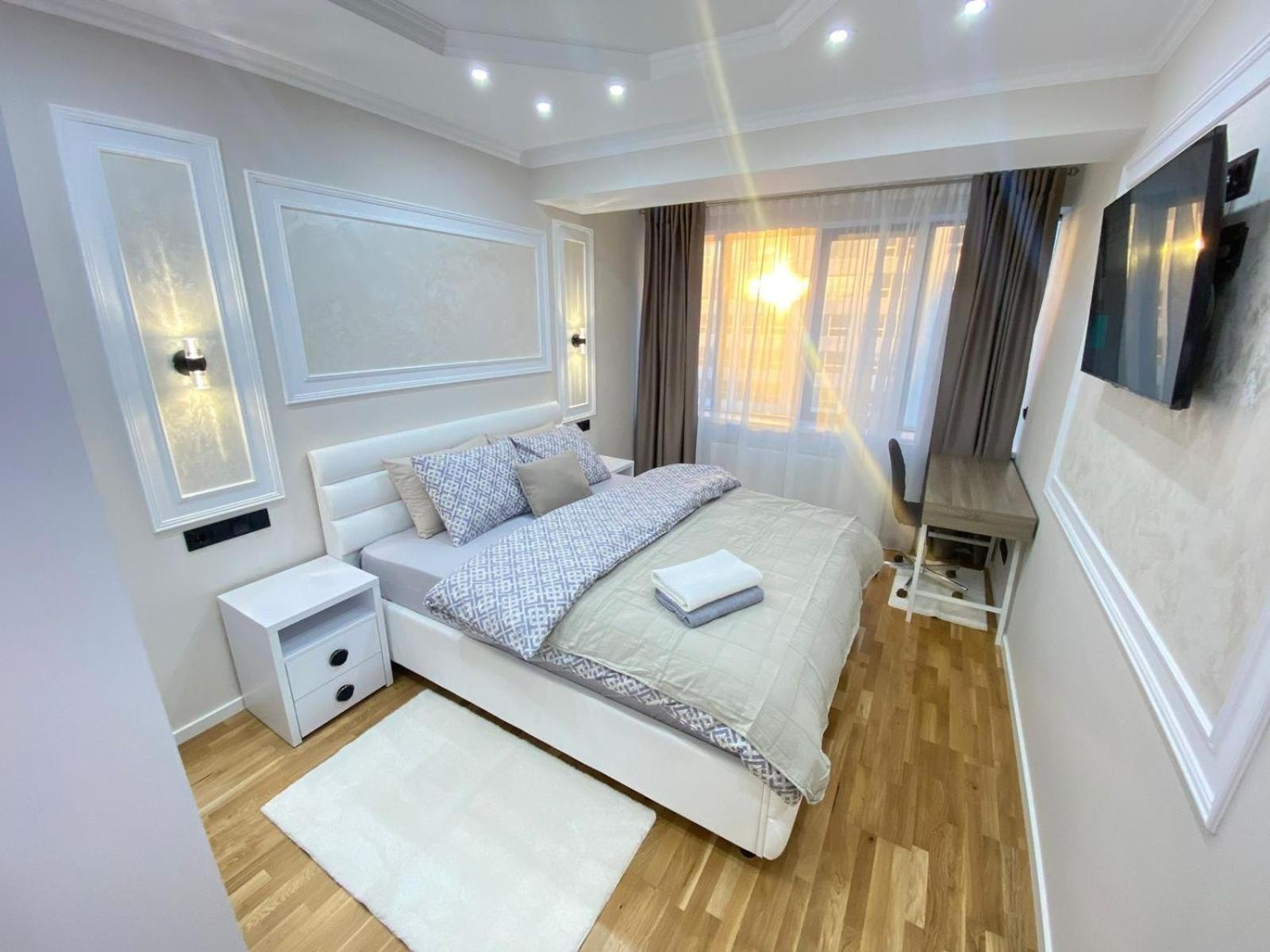 Deluxe One-Bedroom Apartment
