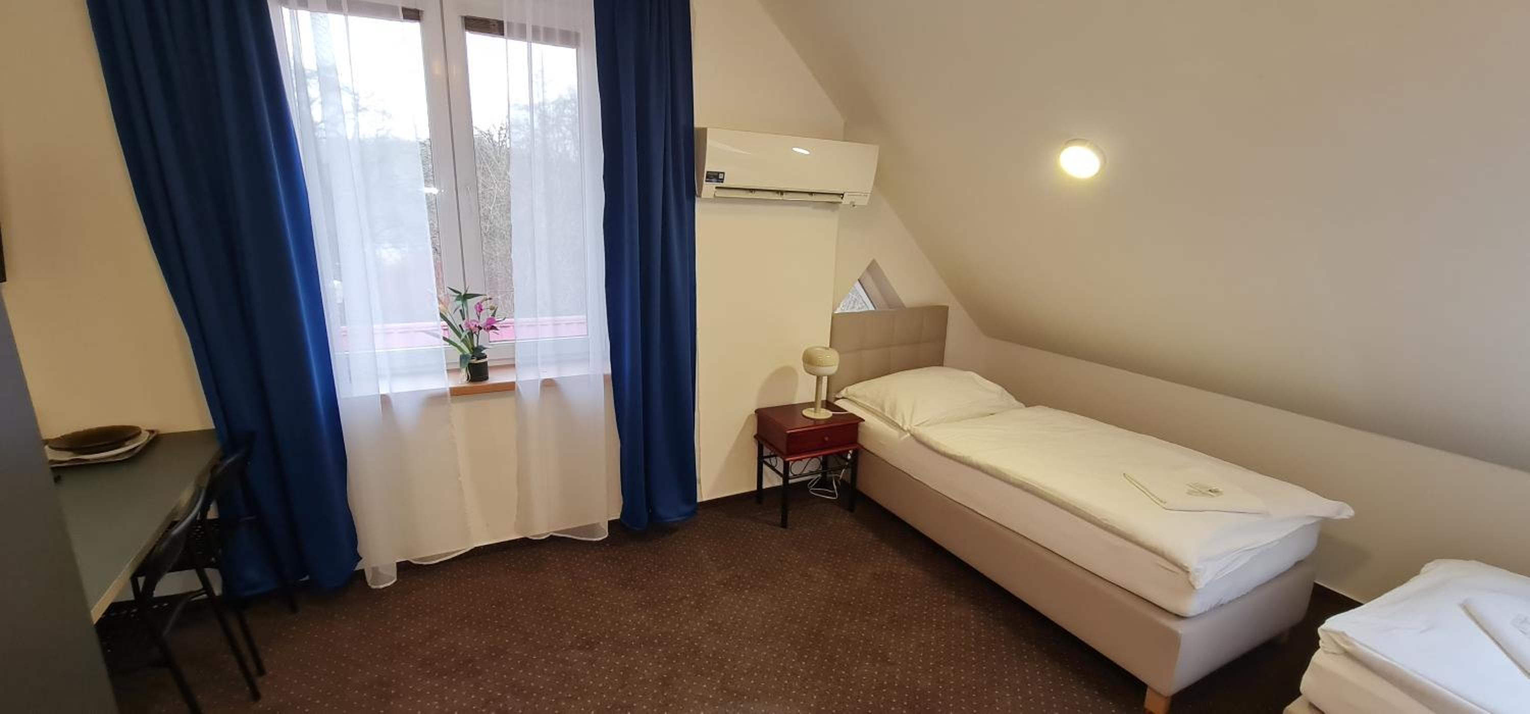 Twin Room with Bathroom photo 1