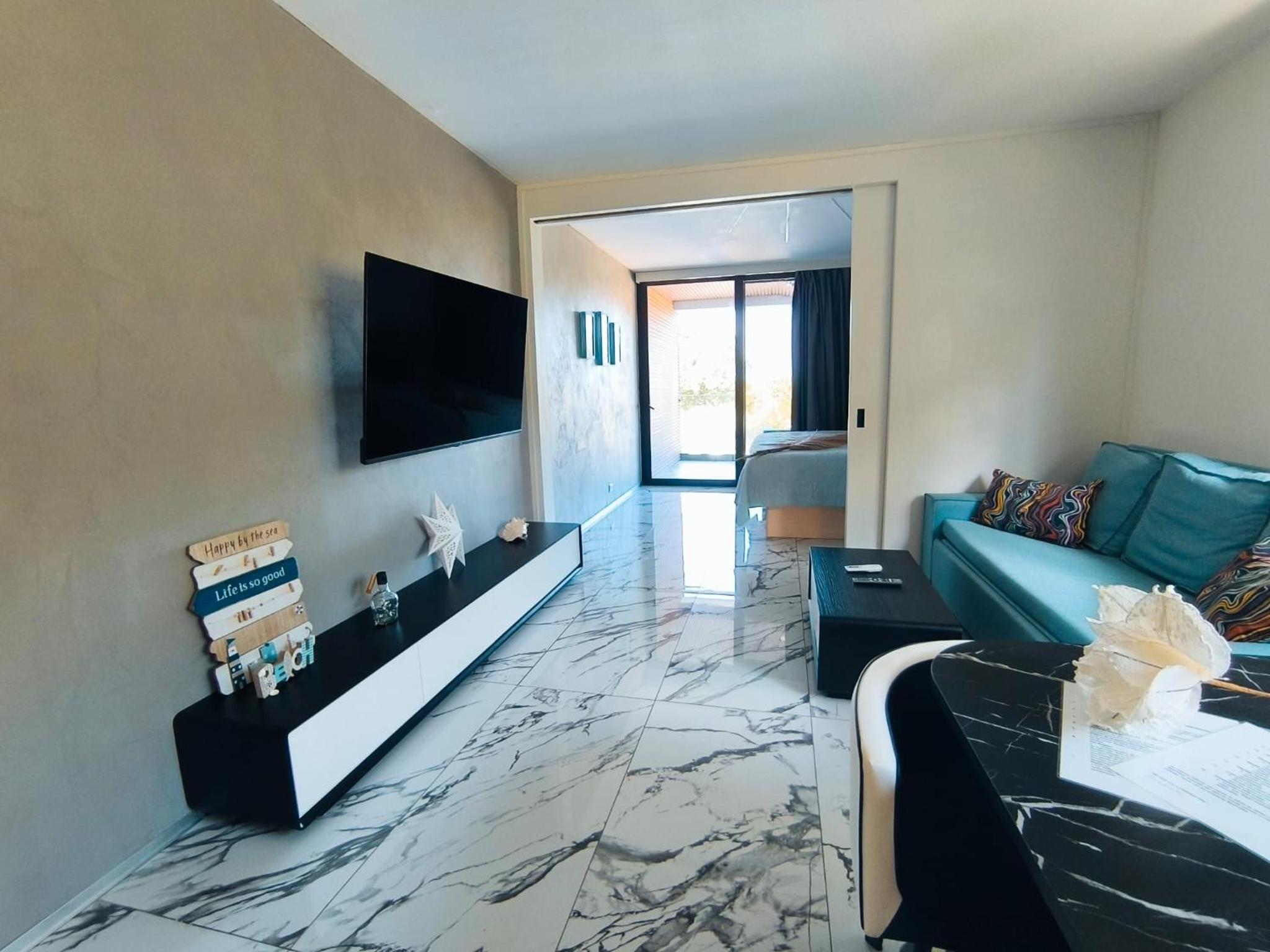 One-Bedroom Apartment with Terrace photo 3