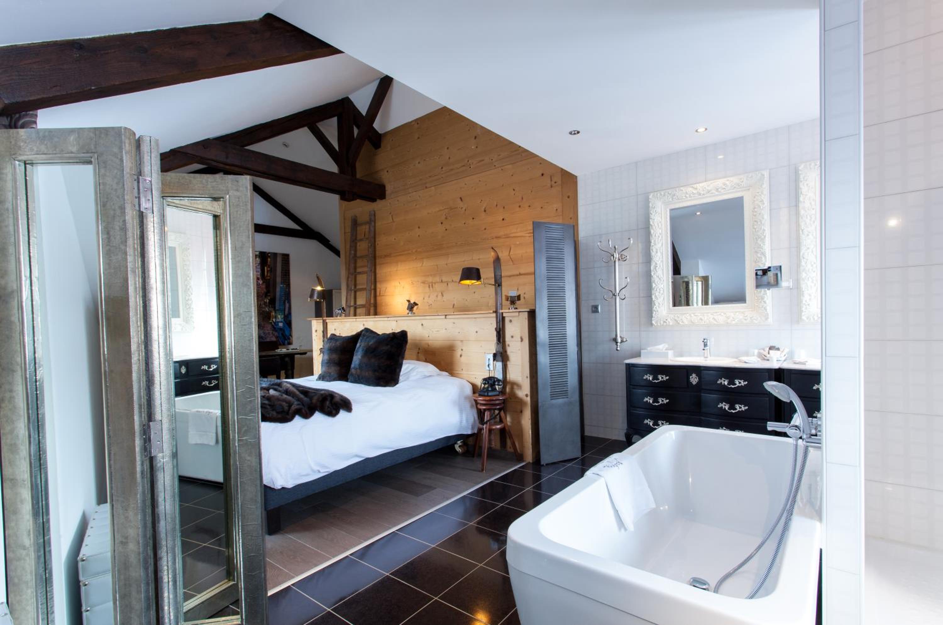 Superior Suite - Photo 8