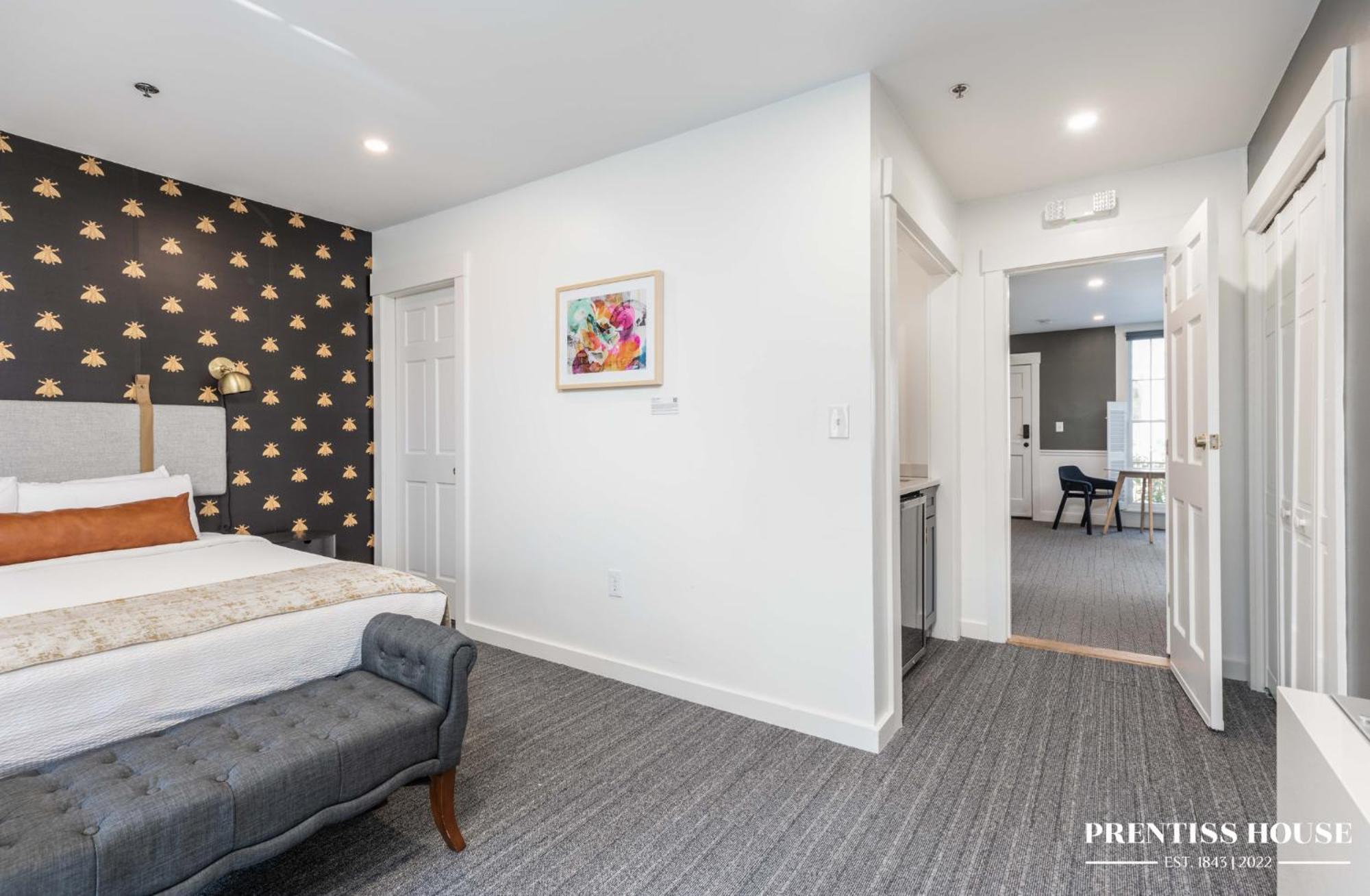 Deluxe Family Suite photo 1