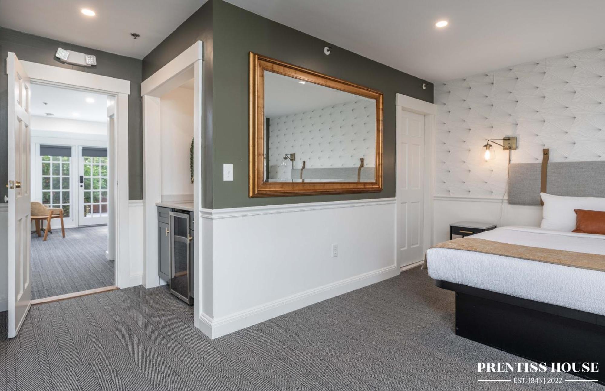 Deluxe Family Suite photo 2