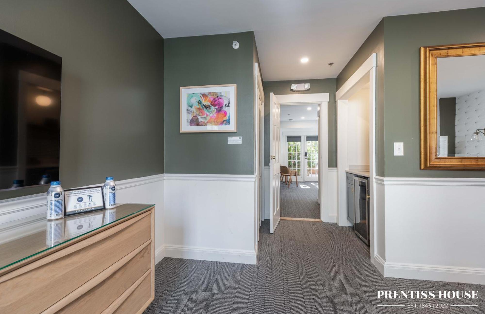 Deluxe Family Suite photo 3