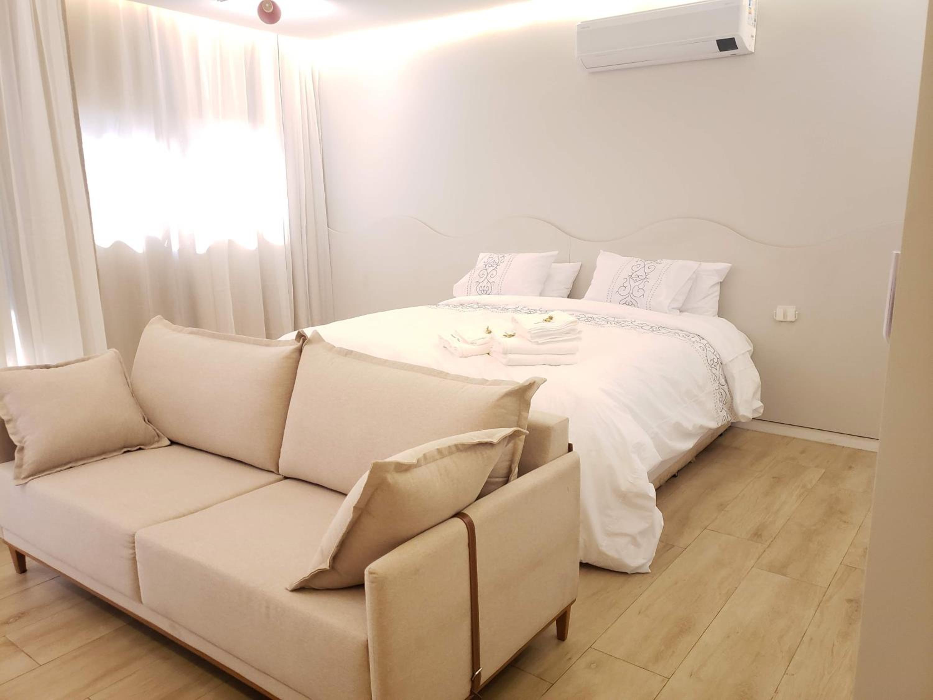 Deluxe Apartment photo 2